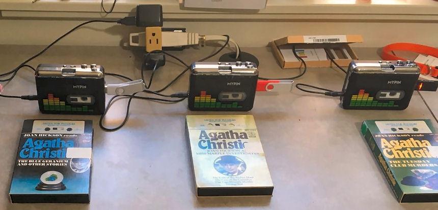 USB Cassette to MP3 Converter, Portable Walkman Cassette Audio Music Player Tape-to-MP3 Converter with Earphones, Volume Control, Auto Reverse, No PC Required customer photo 1