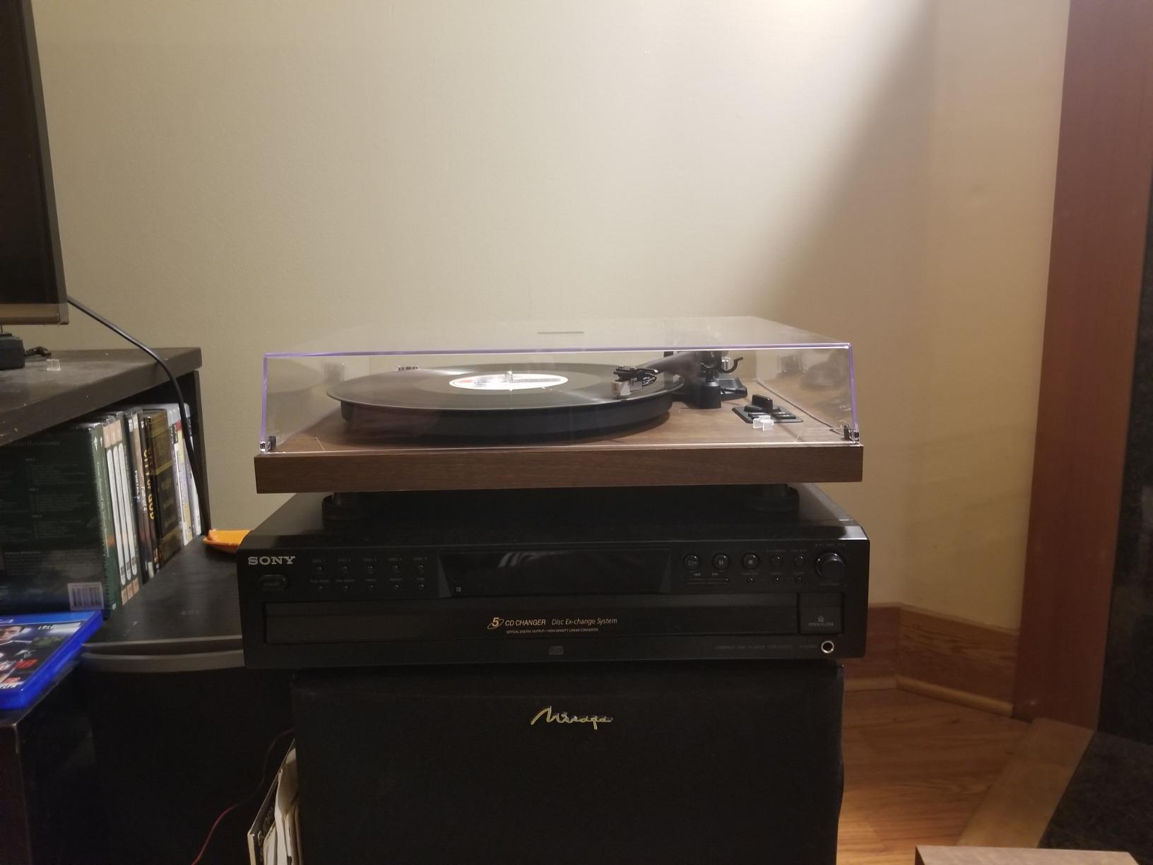 1 BY ONE Bluetooth Turntable HiFi System with 36 Watt Bookshelf Speakers, Patend Designed Vinyl Record Player with Magnetic Cartridge, Wireless Playback and Auto Off customer photo 2