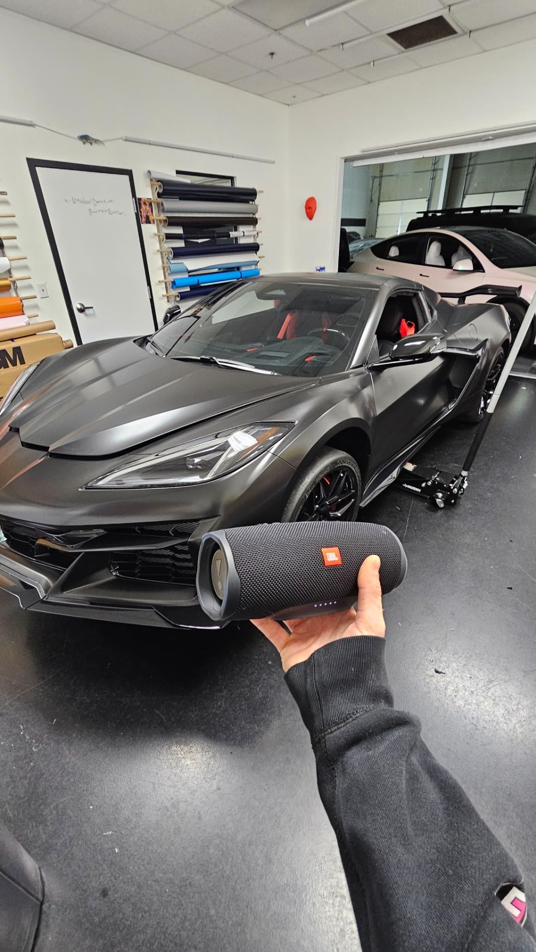 Charge 4 - Waterproof Portable Bluetooth Speaker - Black customer photo 1