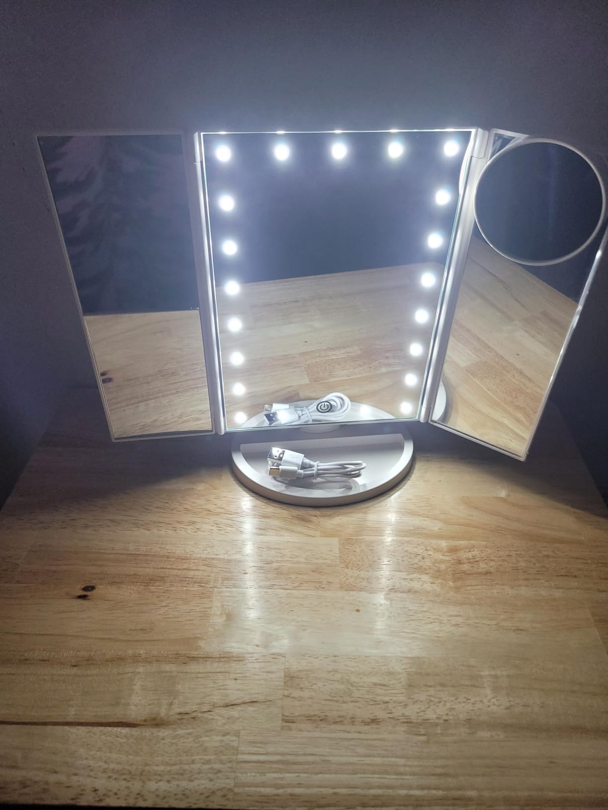 HUONUL Makeup Mirror, Vanity Mirror with Lights, 2X/3X/10X Magnification, Touch Control, Trifold, Dual Power Supply, Valentines Day Gifts for Her,Gifts for Women, Wife, Mom, Girls,Dorm Room Essentials - Customer Photo 1