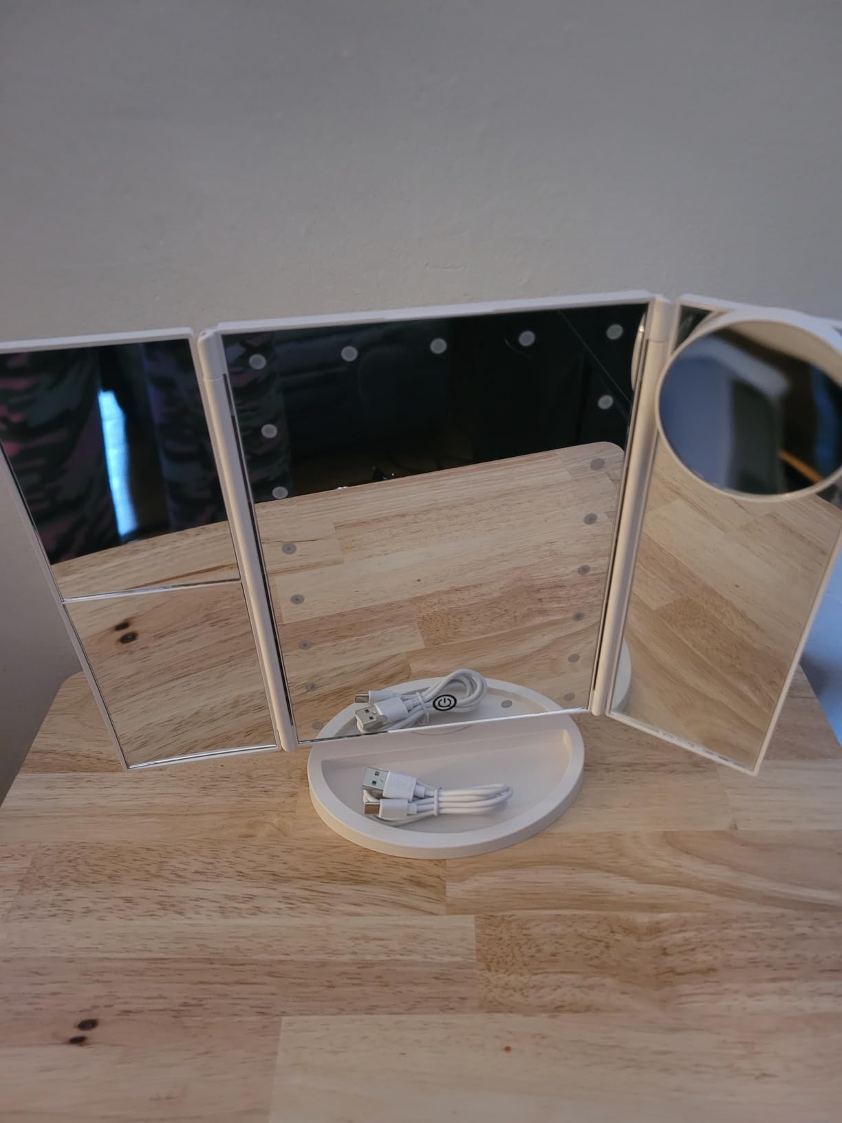 HUONUL Makeup Mirror, Vanity Mirror with Lights, 2X/3X/10X Magnification, Touch Control, Trifold, Dual Power Supply, Valentines Day Gifts for Her,Gifts for Women, Wife, Mom, Girls,Dorm Room Essentials - Customer Photo 2