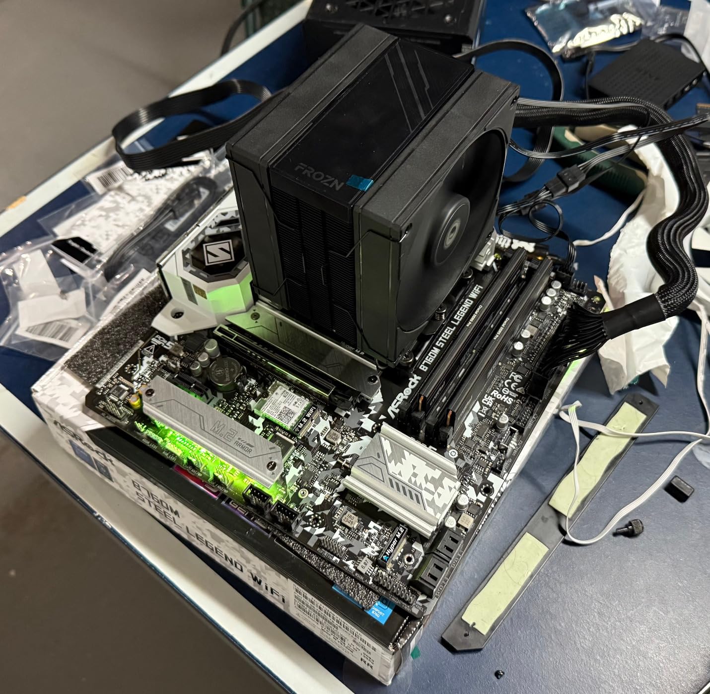 Intel Core i5-12600K Desktop Processor with Integrated Graphics and 10 (6P+4E) Cores up to 4.9 GHz Unlocked LGA1700 600 Series Chipset 125W customer photo 1