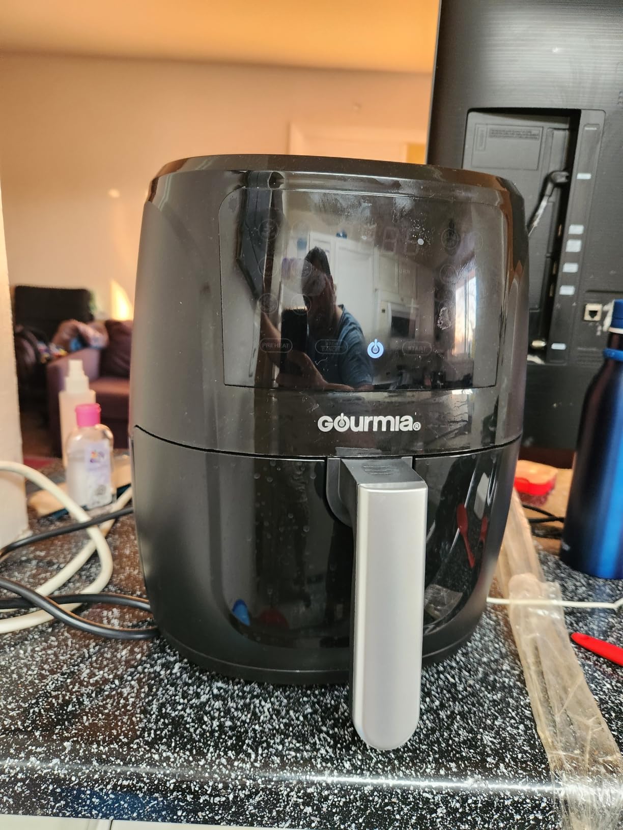 Gourmia Air Fryer - 6 Qt Large Capacity, FryForce 360°, Digital Display with 12 Presets, Roast, Bake, Broil, Dehydrate, Dishwasher Safe Accessories, Black customer photo 1