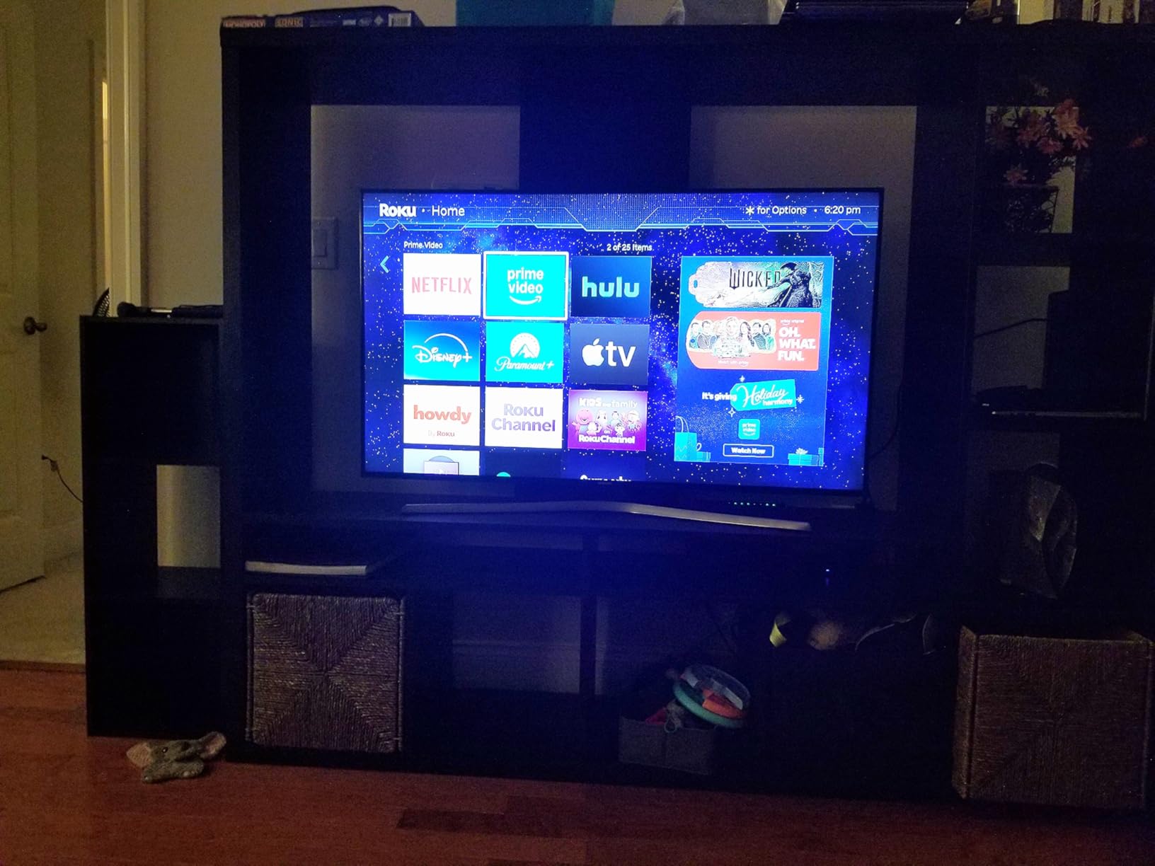 Ultra | The Ultimate Streaming Device 4K/HDR/Dolby Vision/Atmos, Rechargeable Roku Voice Remote Pro, Ethernet Port, Hands-Free Controls, Lost Remote Finder, Free & Live TV customer photo 1