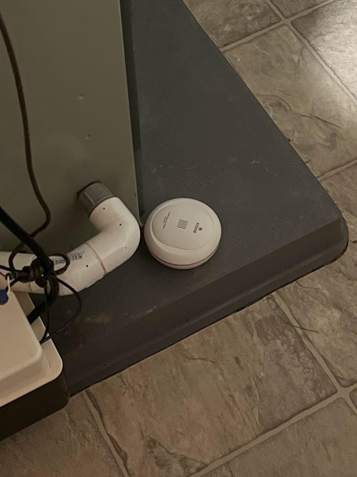 Kidde WiFi Water Leak Detector & Freeze Alarm, Alexa Device, Smart Leak Detector for Homes with App Alerts, White customer photo 2