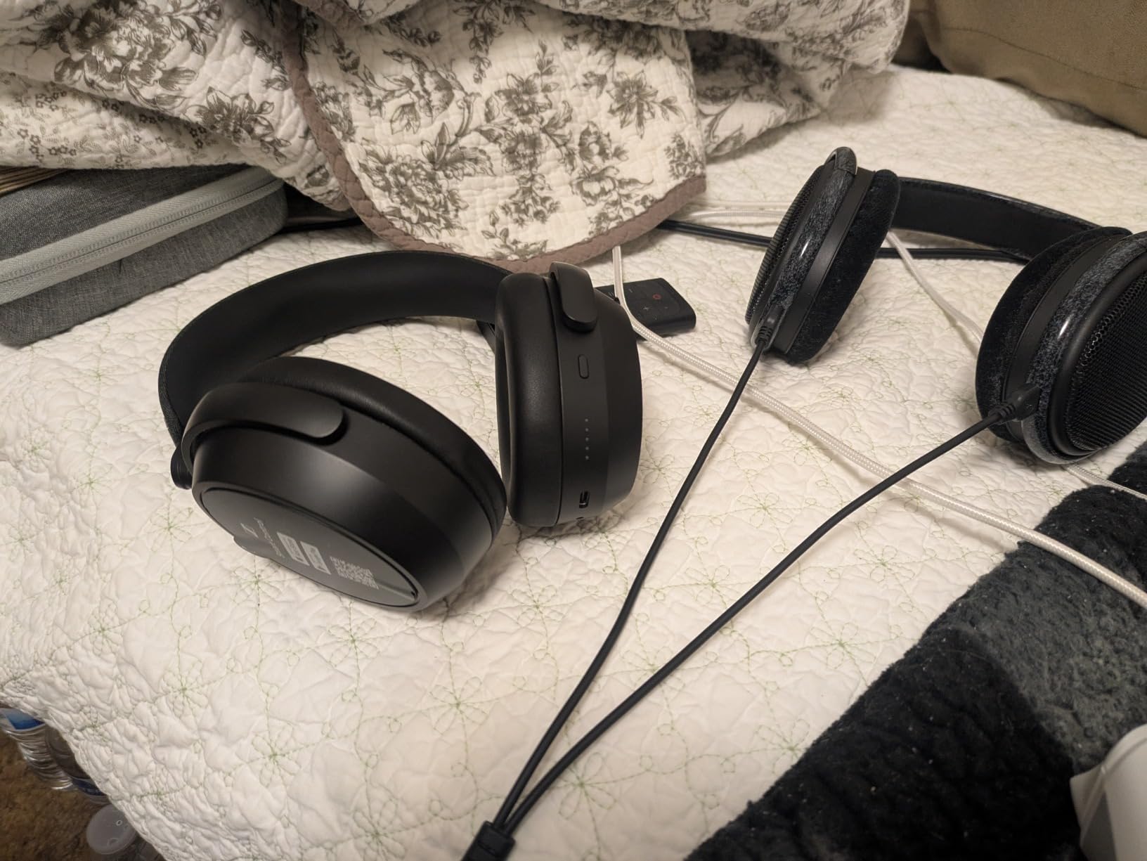 Sennheiser Momentum 4 Wireless Noise Cancelling Headphones - Bluetooth Headset for Crystal-Clear Calls with Adaptive Noise Cancellation, Over-Ear Headphones, 60h Battery Life, Folding Design, Black customer photo 2