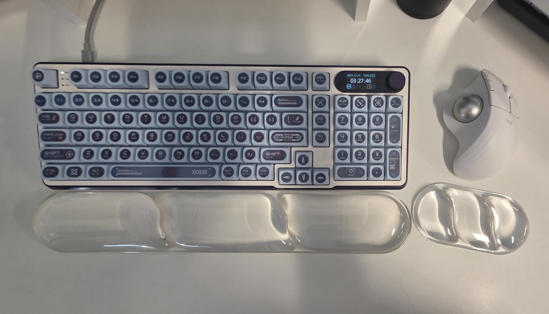 Logitech Ergo M575S Wireless Trackball Mouse, Wireless Ergonomic Mouse with Bluetooth and Encrypted Dongle, Comfortable Thumb Control, Precise and Smooth Tracking, for PC/Mac - Graphite Blue Ball customer photo 1