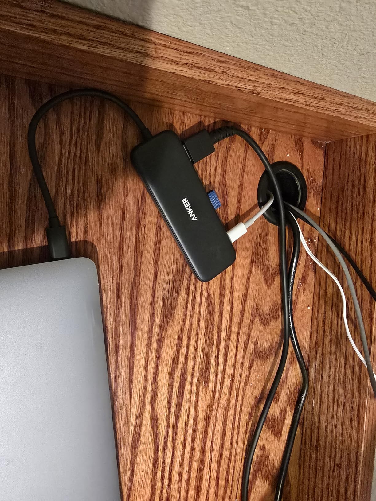 Anker USB C Hub, 5-in-1 USBC to HDMI Splitter with 4K Display, 1 x Powered USB-C 5Gbps & 2×Powered USB-A 3.0 5Gbps Data Ports for MacBook Pro, MacBook Air, Dell and More customer photo 2