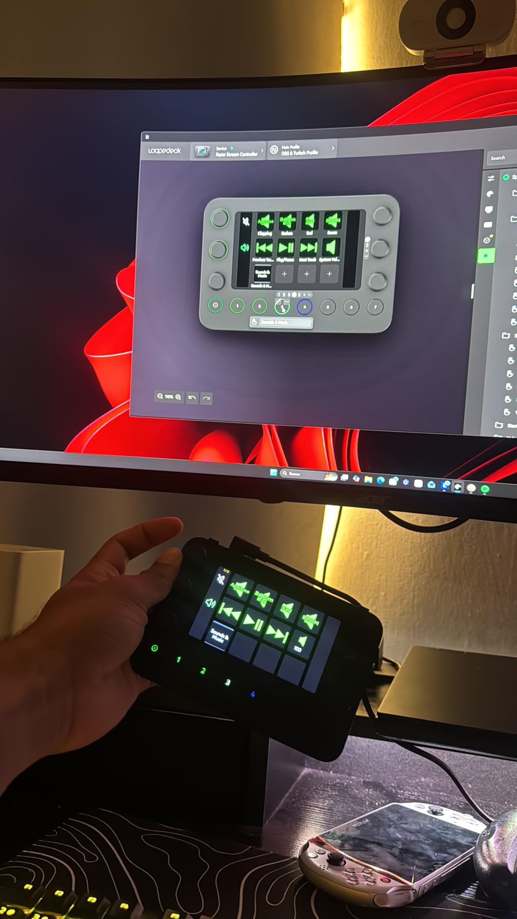 Razer Stream Controller X: All-in-One Keypad for Streaming - 15 Switchblade Buttons - Multi-Link Macros - Swappable Magnetic Faceplate - Designed for PC & Mac Compatibility customer photo 1