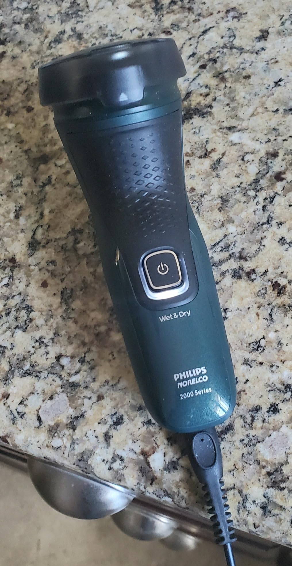 Philips Norelco Shaver 2600 Series, Wet and Dry Electric Shaver, Pop-up Trimmer, P-Cap, Travel Pouch, Dark Forest Green, Model X3052/91 customer photo 1