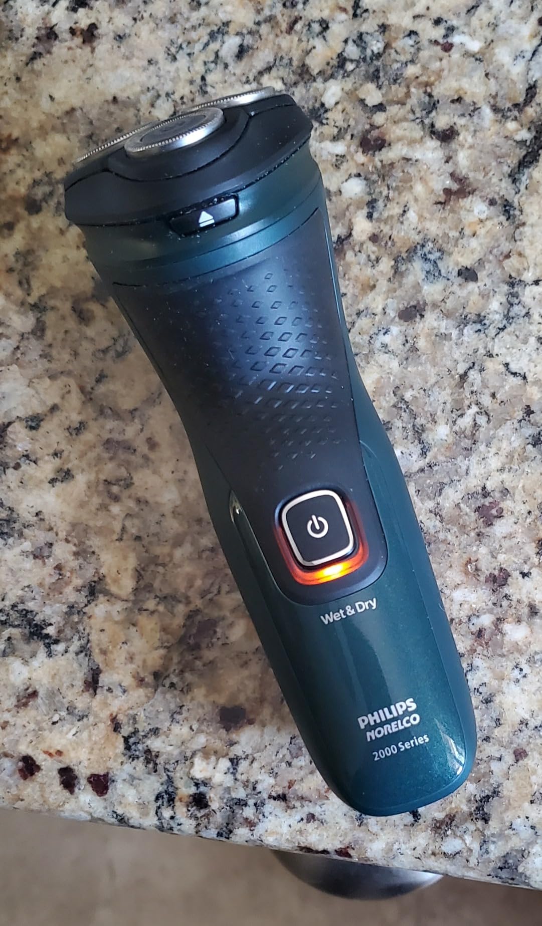 Philips Norelco Shaver 2600 Series, Wet and Dry Electric Shaver, Pop-up Trimmer, P-Cap, Travel Pouch, Dark Forest Green, Model X3052/91 customer photo 2