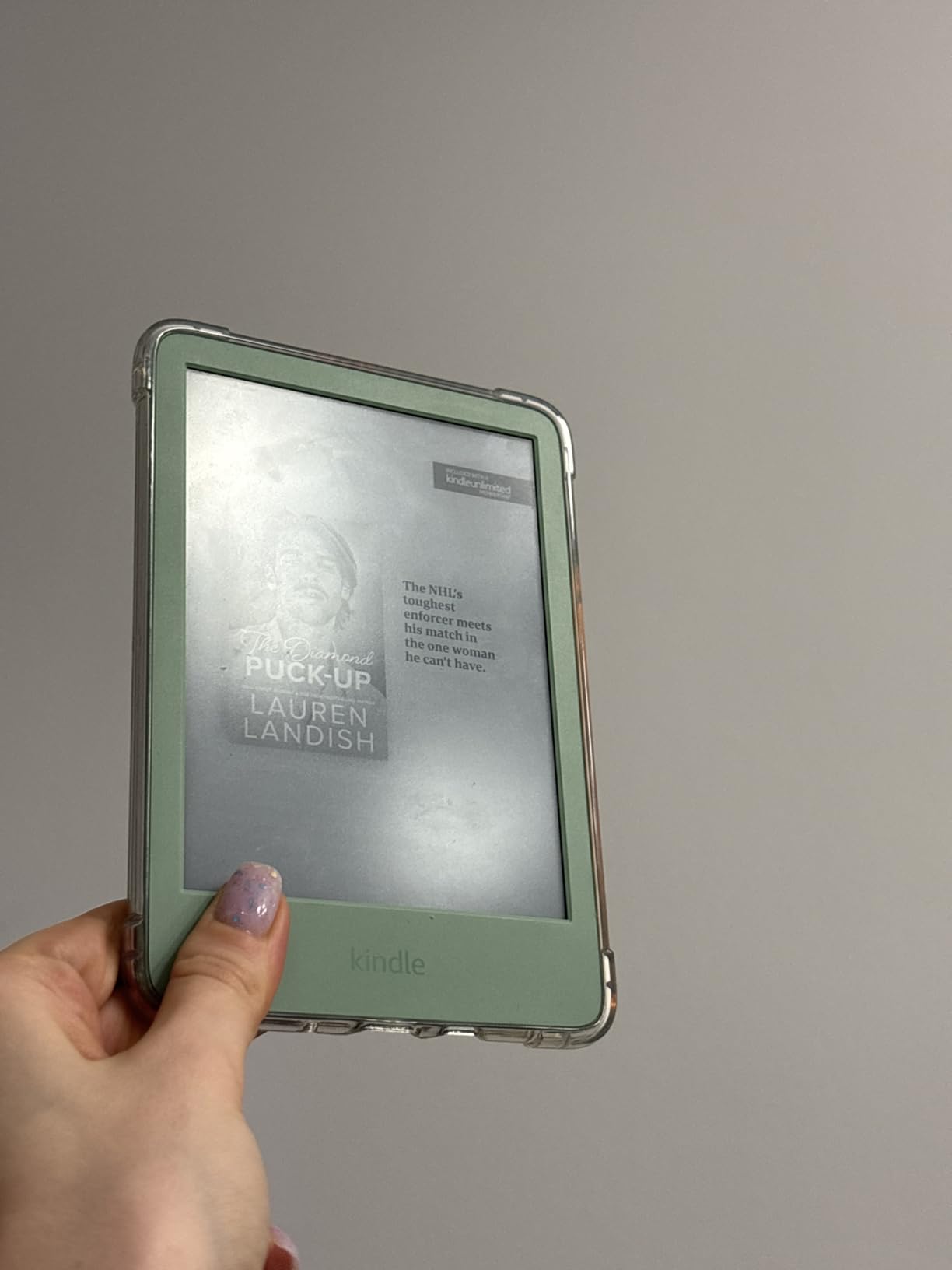 Like-New Amazon Kindle (16 GB) - Lightest and most compact Kindle, with glare-free display, faster page turns, adjustable front light, and long battery life - Black customer photo 1