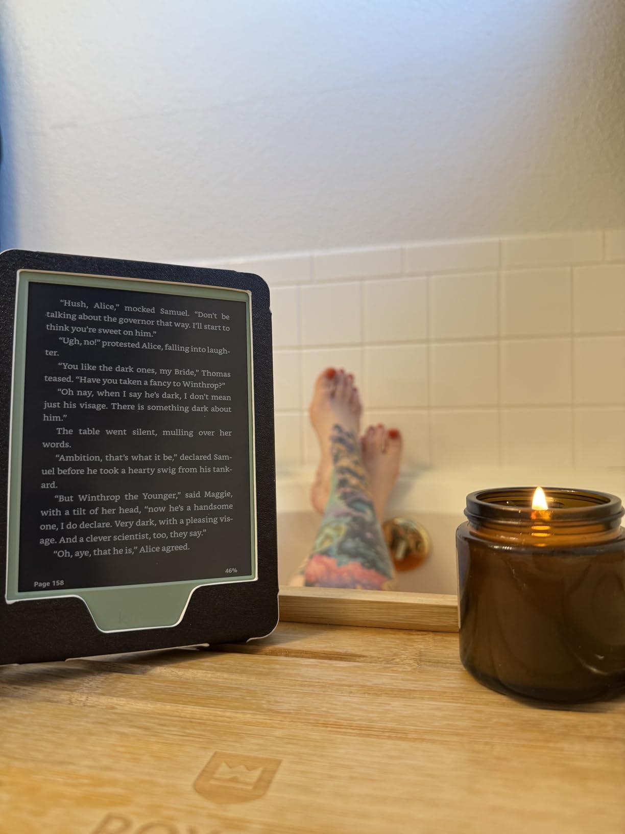 Like-New Amazon Kindle (16 GB) - Lightest and most compact Kindle, with glare-free display, faster page turns, adjustable front light, and long battery life - Black customer photo 2