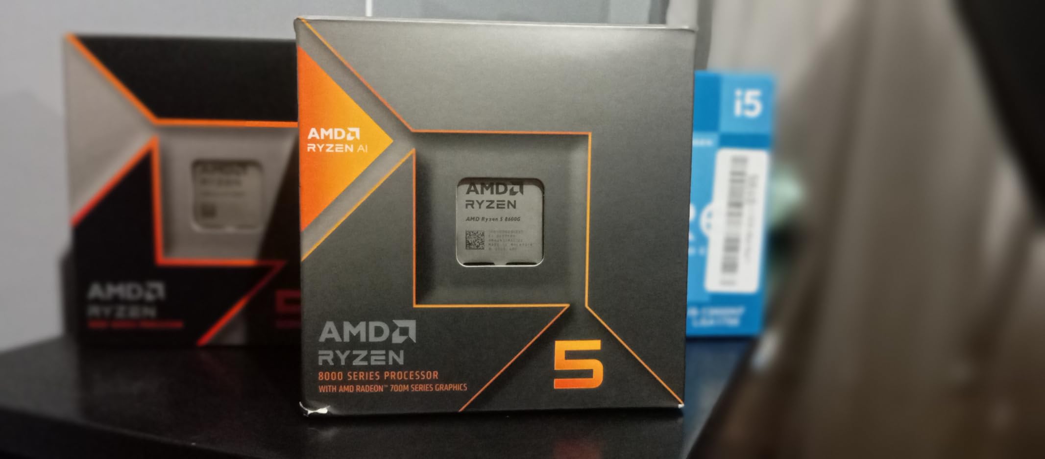 AMD Ryzen 5 8600G 6-Core, 12-Thread Desktop Processor customer photo 1