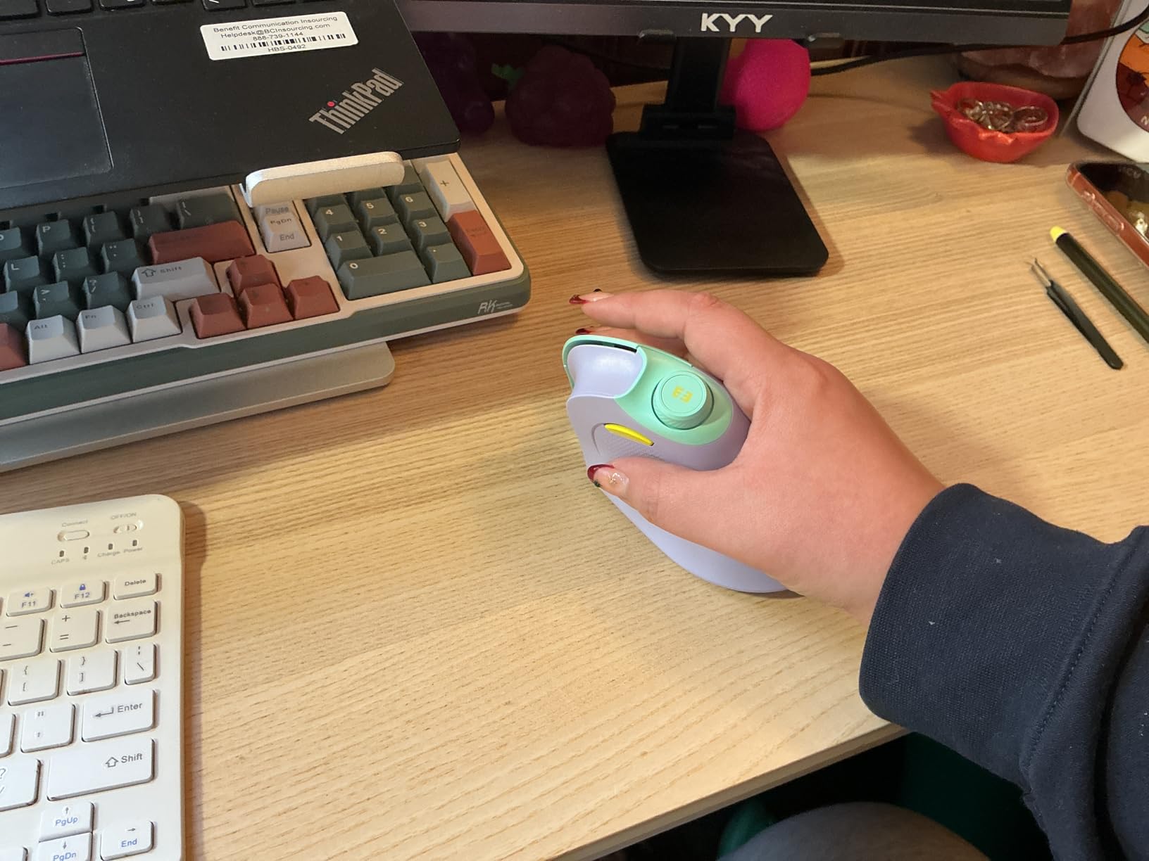 seenda Ergonomic Mouse Wireless, MOU-302 Bluetooth Vertical Mouse Rechargeable, Ergo Optical Mice with 1000/1600/2400 DPI, Volume Knob, 3 Multi-Device Connectivity for Computer/PC/Laptop/Mac, Purple customer photo 1