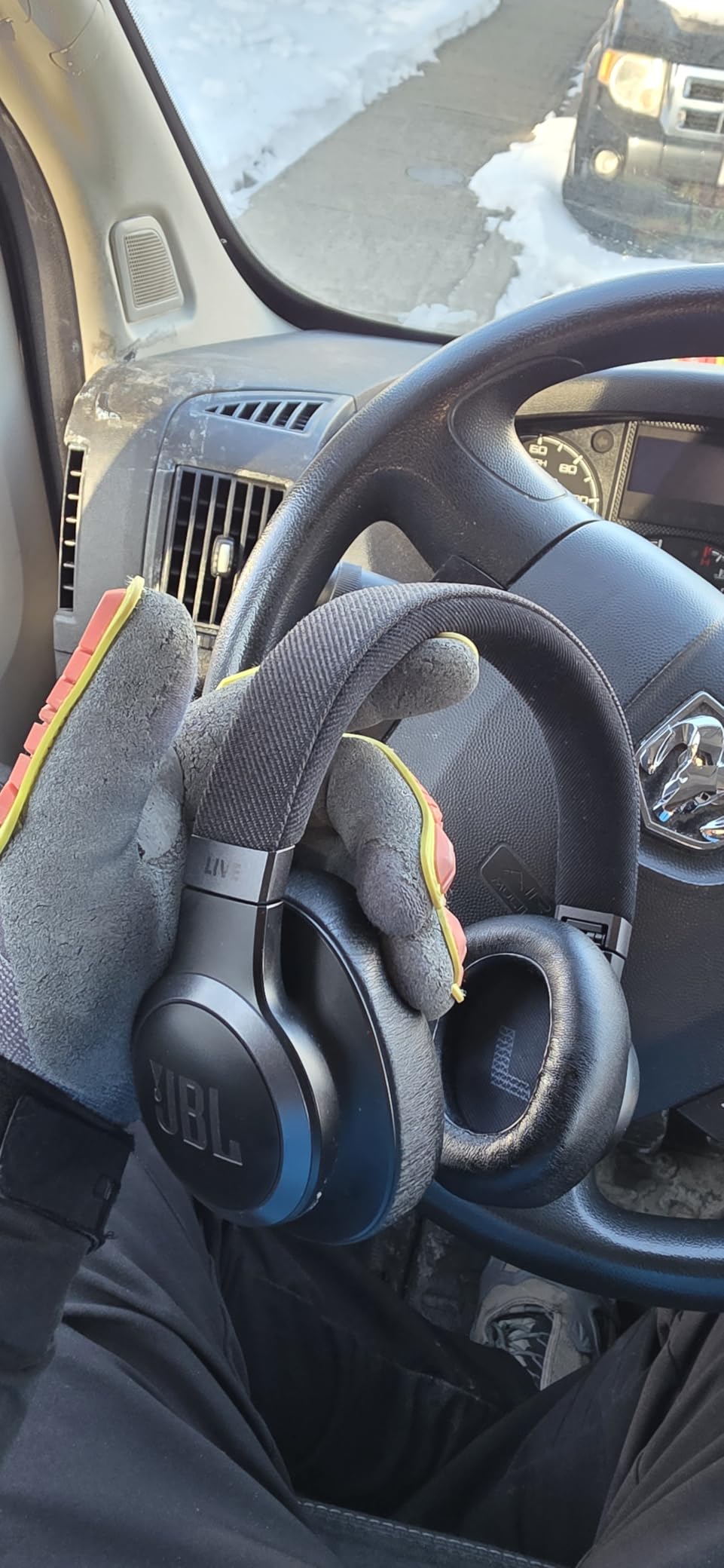JBL Live 770NC - Wireless Over-Ear Headphones with True Adaptive Noise Cancelling, Up to 65 Hours Battery Life, Comfort-fit Fabric Headband (Black) customer photo 1