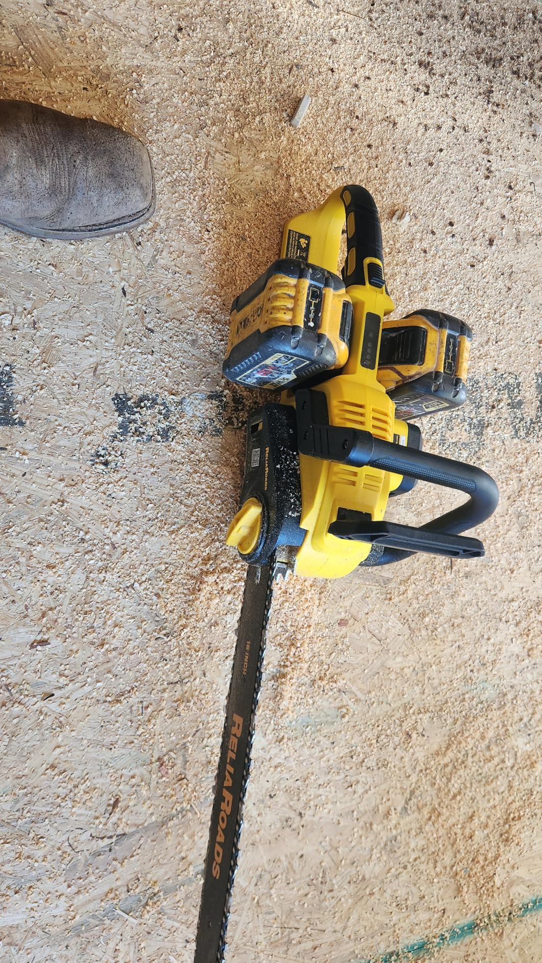 16-Inch Brushless Chainsaw, 40V (2 x 20V MAX) Cordless Battery Powered Chain Saw Compatible DeWALT Battery, Ideal for Wood/Tree Cutting, Pruning, Tool Only (Battery Not Included) customer photo 2