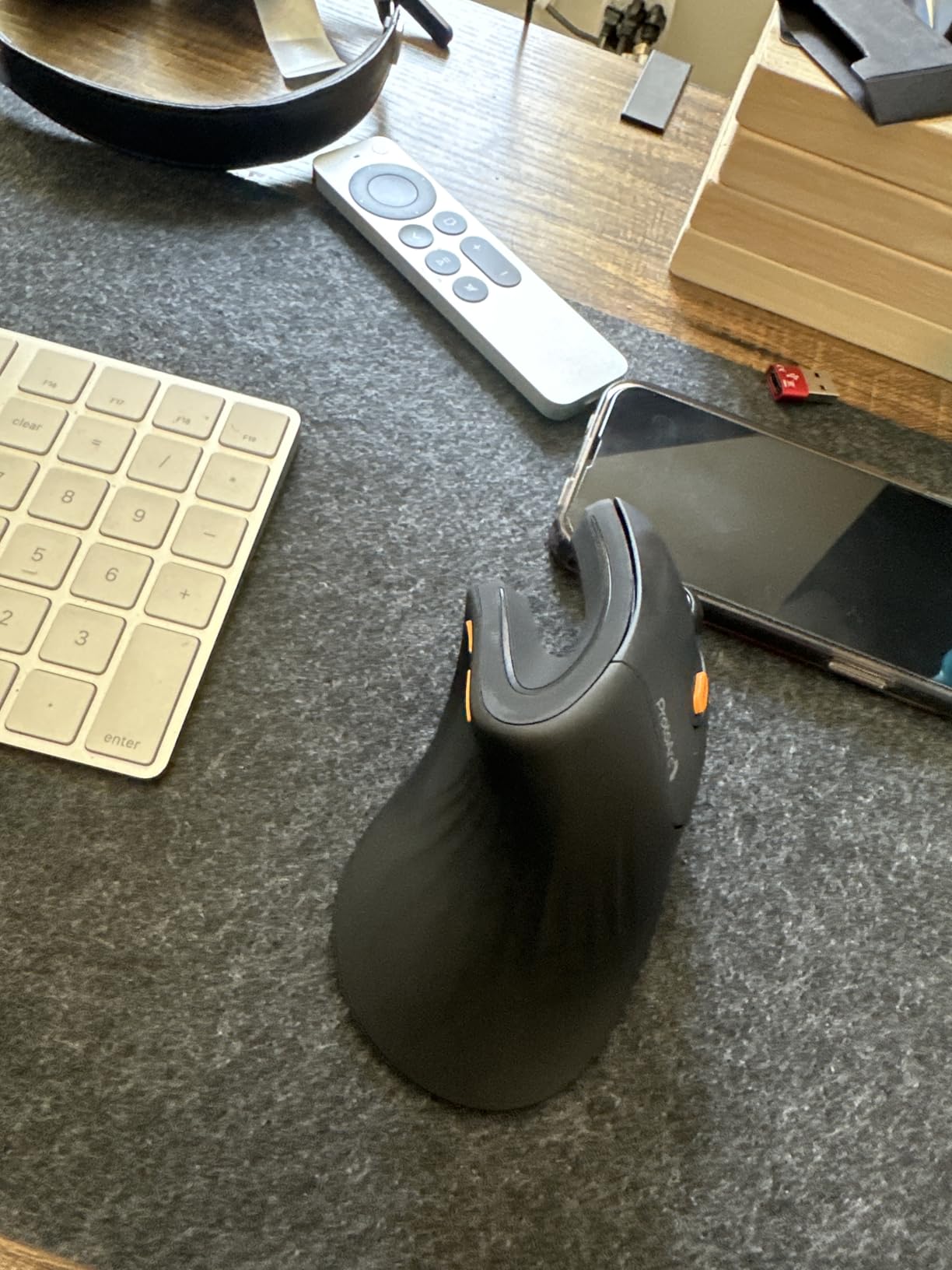 ProtoArc Ergonomic Mouse, EM11 NL Bluetooth Rechargeable Wireless Vertical Mouse, 3 Multi-Device Connectivity for Computer/PC/Laptop, 2.4GHz USB-A Optical Mice for Windows, Mac OS, Black customer photo 2