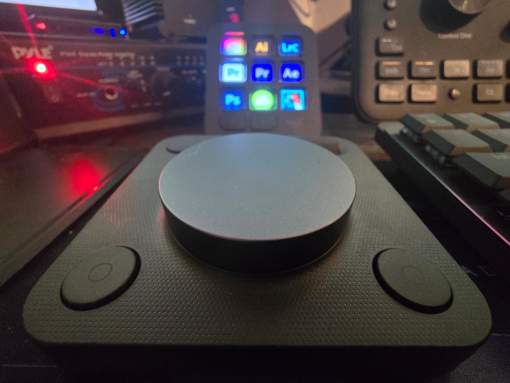 Logitech MX Creative Console, 9 Customizable LCD Keys, Stream Deck Accessories, Connectivity Technology USB-C, Control Dial for Graphic Design, Zoom, Spotify - Graphite, 3-Month Adobe Cloud Membership customer photo 1