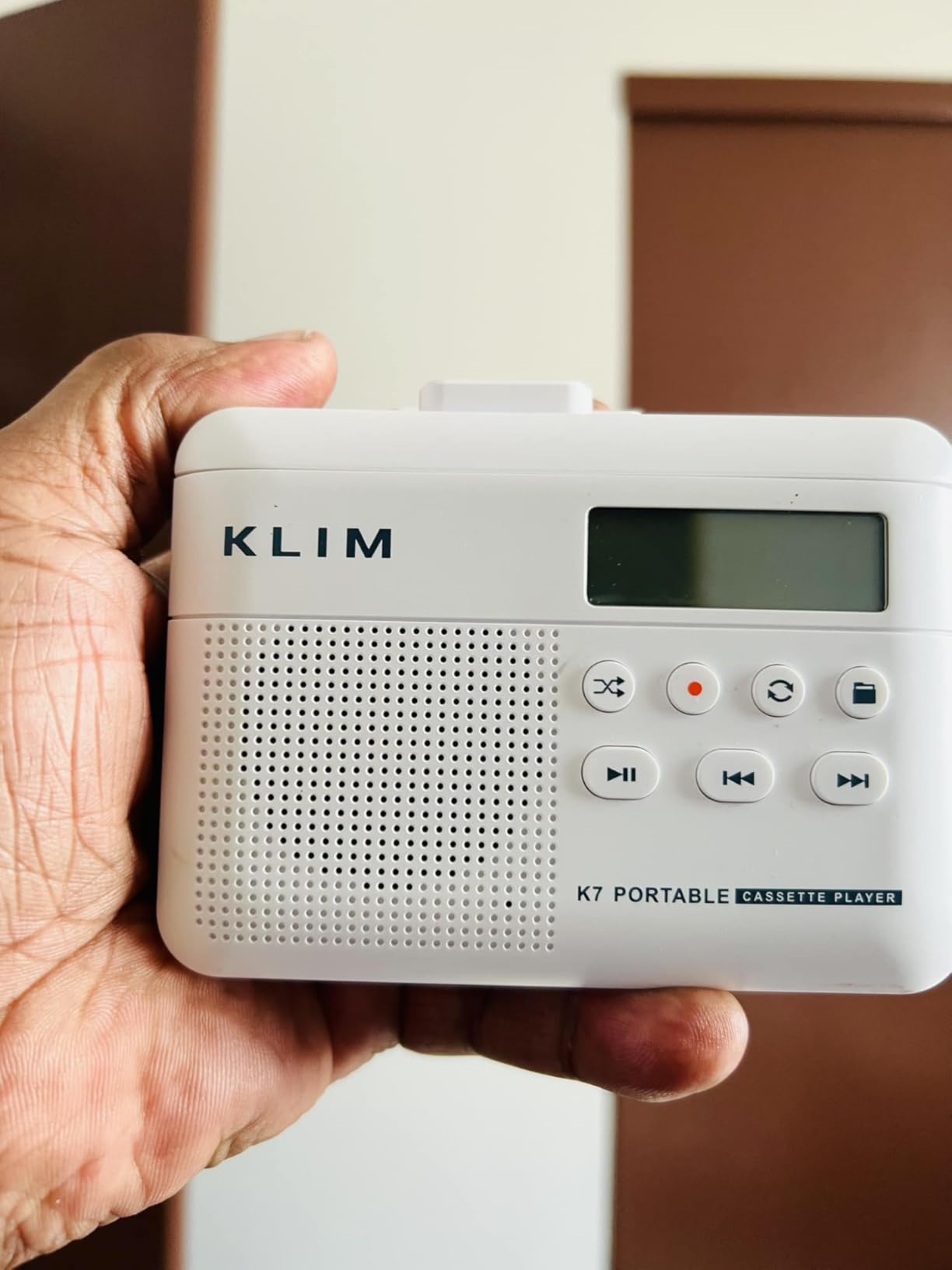 KLIM K7 Cassette Tape Player - Cassette to MP3 Converter - Portable - Built-in Microphone & Speaker - Rechargeable Battery - Earphones - 16GB SD Card - White customer photo 2
