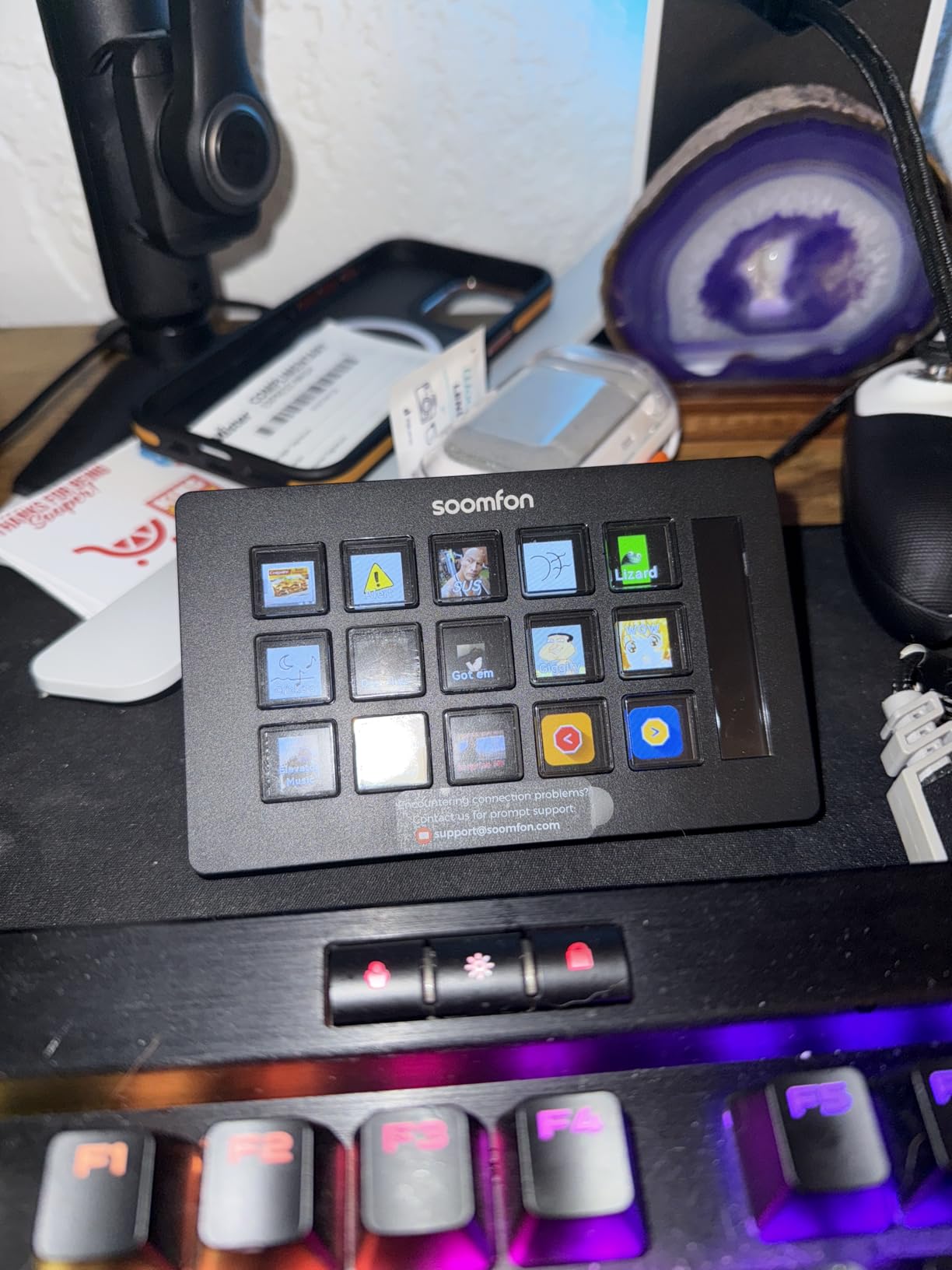 SOOMFON Stream Controller - Stream Control Deck with 15 LCD Macro Keys Customizable to Trigger Actions in OBS Twitch YouTube Compatible with PC & Mac for Content Creators Streaming Gaming customer photo 2