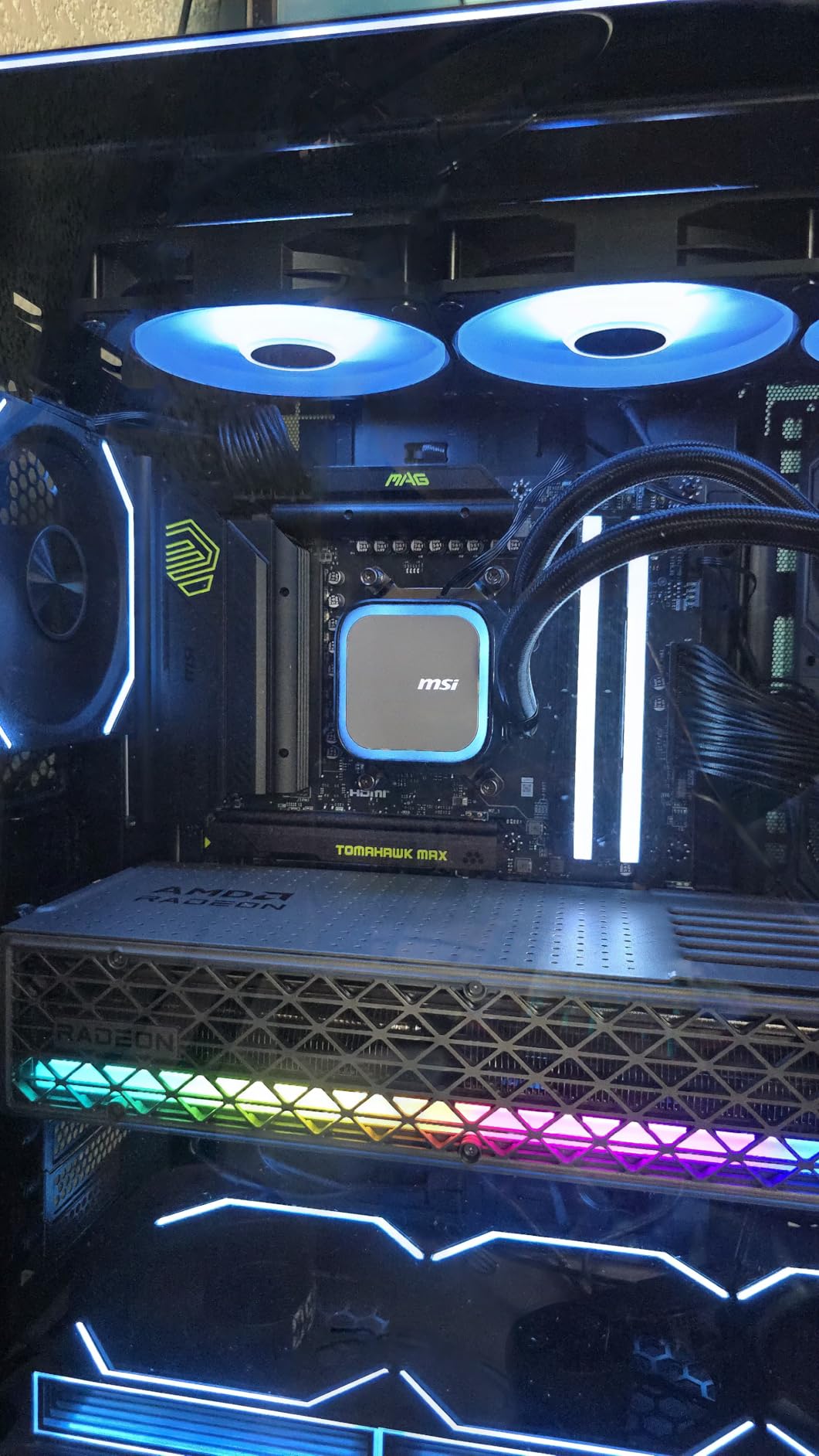 MSI MAG B850 Tomahawk MAX WiFi Motherboard, ATX - Supports AMD Ryzen 9000/8000/7000 Processors, AM5-80A SPS VRM, DDR5 Memory Boost 8400+ MT/s (OC), PCIe 5.0 x16, M.2 Gen5, Wi-Fi 7, 5G LAN customer photo 2