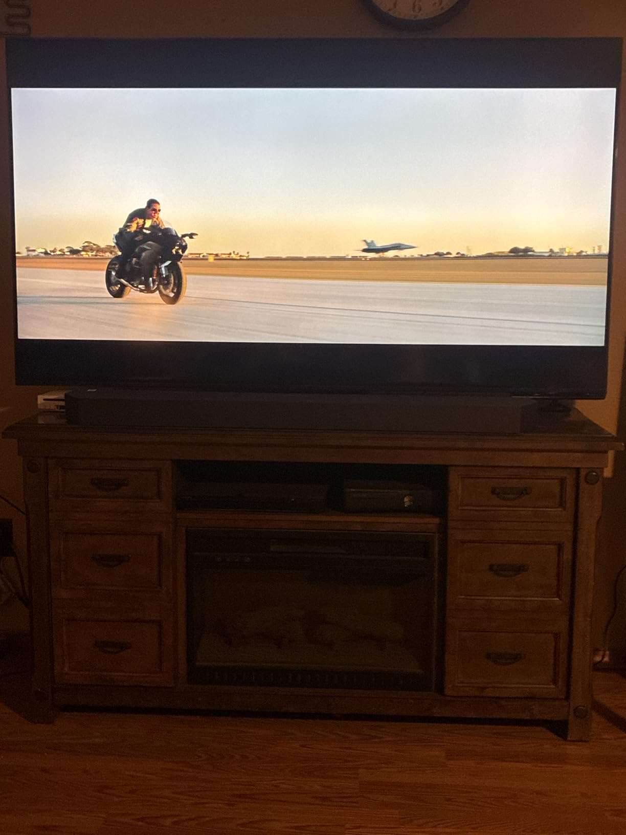 Samsung Q800F 5.1.2ch Q Series Soundbar + Subwoofer, Wireless Dolby Atmos, Q-Symphony, Game Mode Pro, Smart Integration (HW-Q800F, 2025) customer photo 1