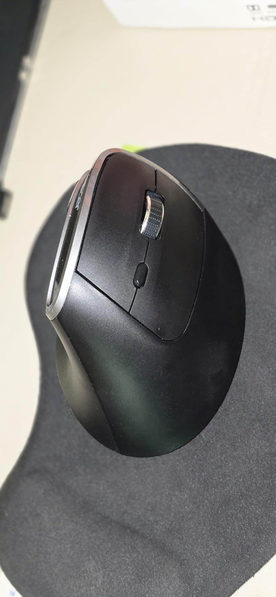 acer Ergonomic Mouse Wireless, Vertical Computer Mouse for Office, Ergo Mice Rechargeable for Medium to Large Sized Hands, 2.4GHz USB Receiver, 800/1200/1600 DPI, 6 Buttons for Laptop, PC and Desktop customer photo 1