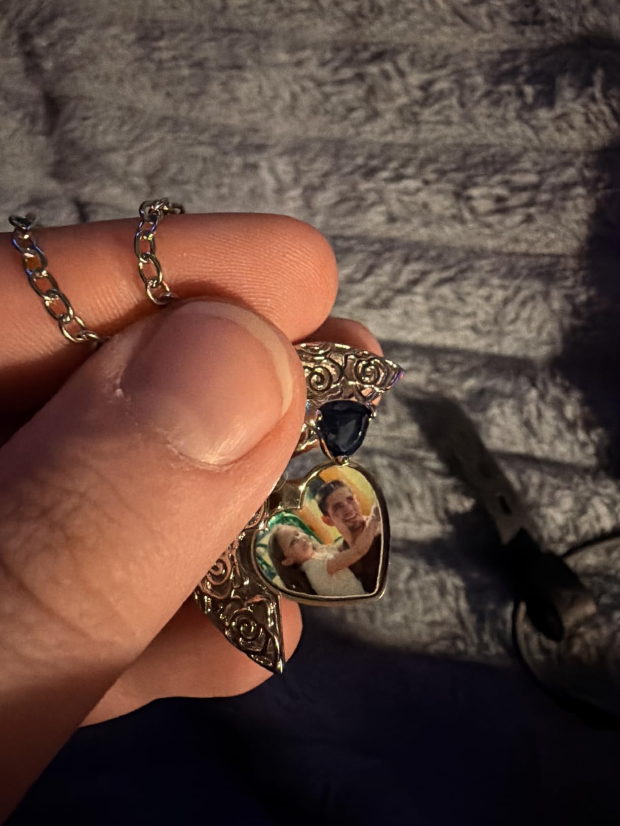 FindChic Locket Necklace for Women, Silver/Black/Rose Gold/Gold Plated Personalized Memorial Gifts, Custom Photo Jewelry for Loved Ones, Birthday Valentine's Day Keepsake, Versatile Styles Available - Customer Photo 1