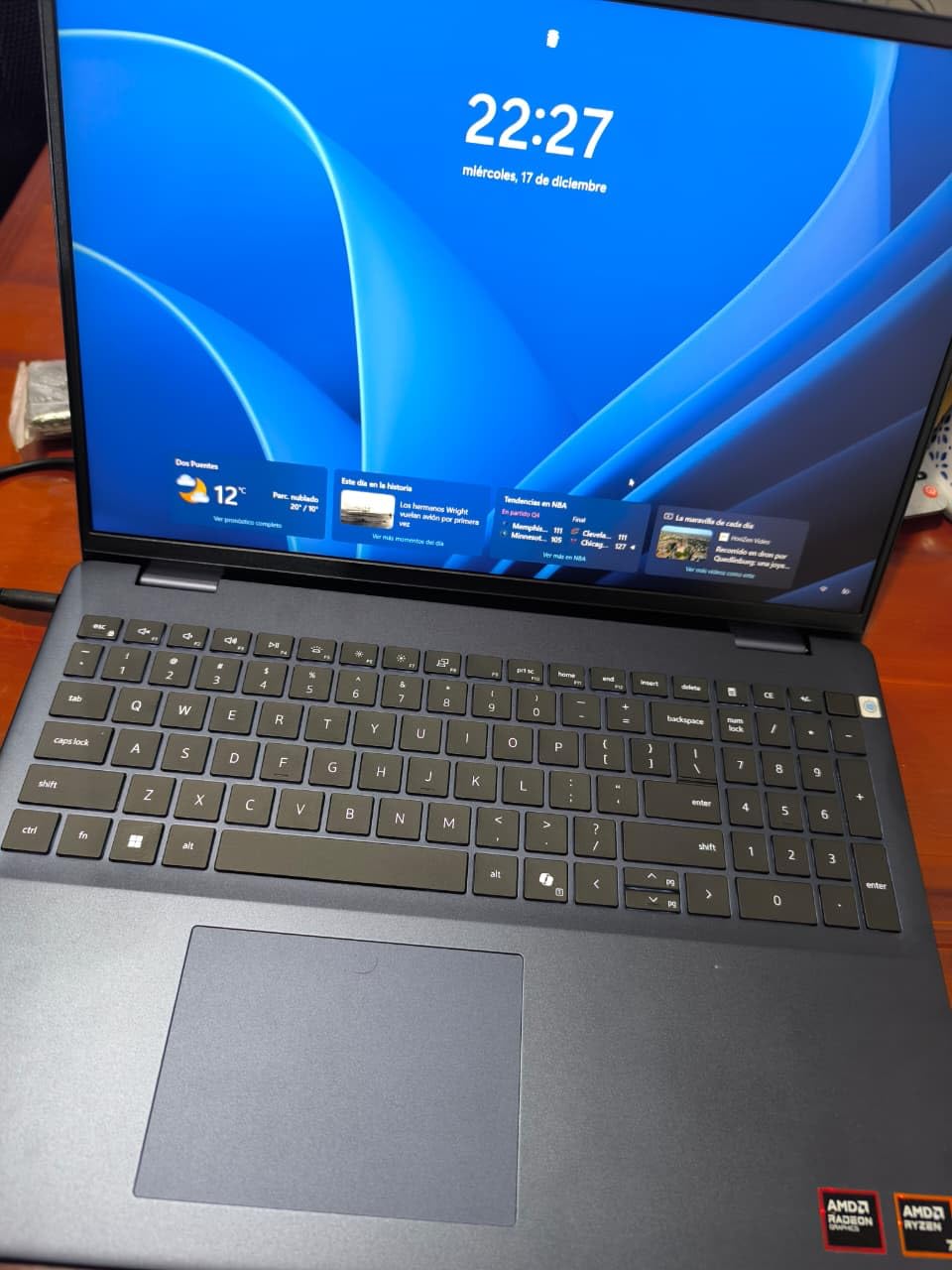 Dell 16 Laptop DC16256-16.0-inch 16:10 FHD+ Anti-Glare Non-Touch Display, AMD Ryzen 7 250, AMD Radeon Graphics, 16GB Memory, 1TB SSD, Backlit Keyboard with Fingerprint Reader, Windows 11 Home customer photo 2