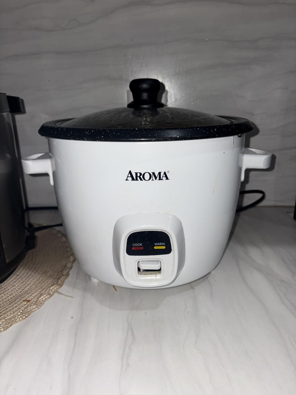 Elite Gourmet ERC003BX Electric Rice Cooker with Automatic Keep Warm Makes Soups, Stews, Grains, Hot Cereals, 6 Cups Cooked (3 Cups Uncooked), Black customer photo 1