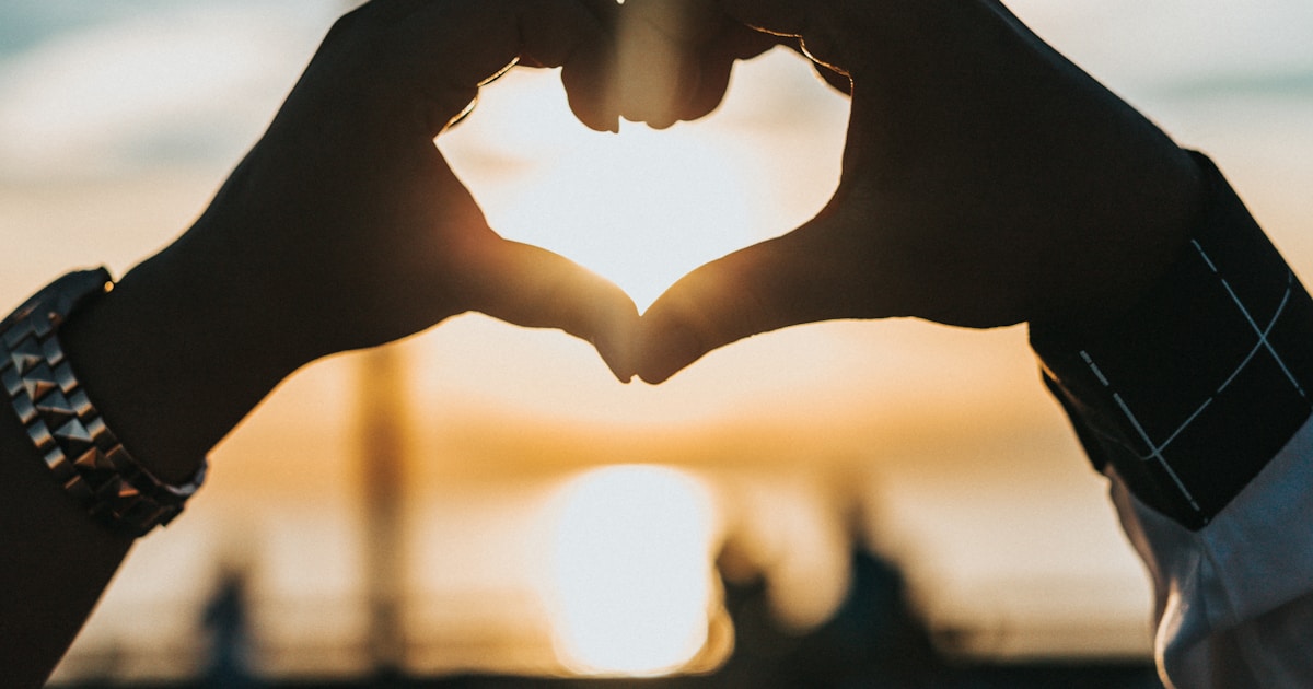 10 Best Nuts For Hiking: Trail-Tested Nutrition Guide - ofzenandcomputing