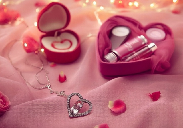 Top 10 Valentine's Day Gifts For Wife [cy]: Elegant, Heartfelt Ideas To Show Love - ofzenandcomputing