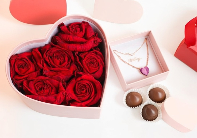 Romantic Gift Ideas For The Indian Girlfriend For Valentines Day - ofzenandcomputing
