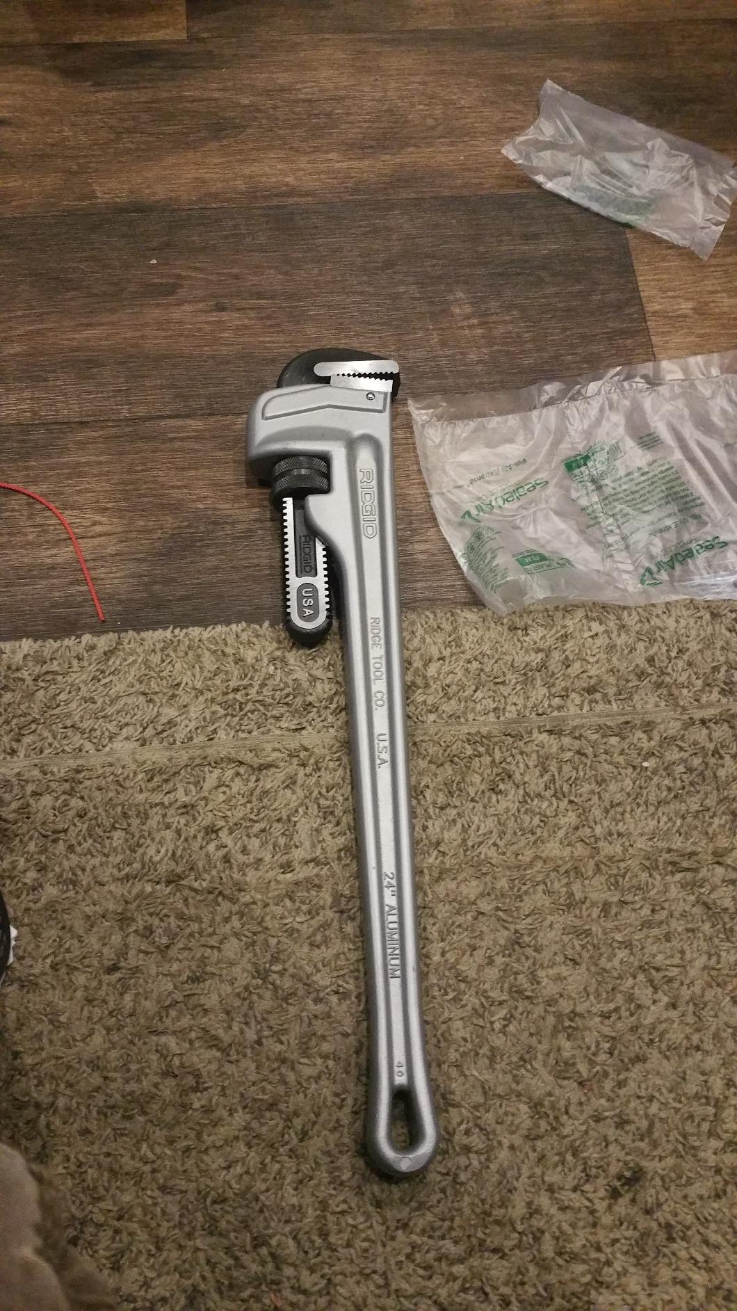 RIDGID 31105 Model 824 Aluminum Straight Pipe Wrench, 24-inch Plumbing Wrench customer photo 2