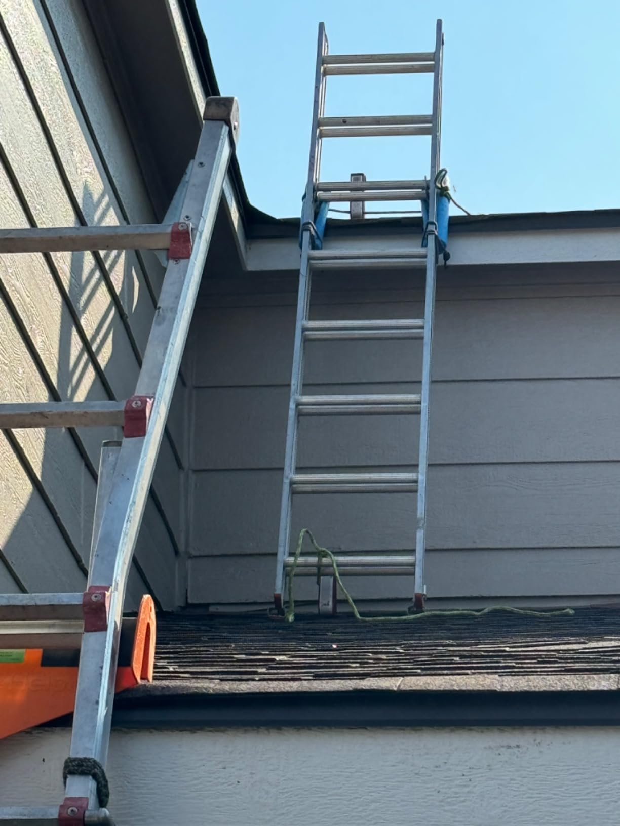 Guardian 2503 Fixed Heavy Duty Roofing Bracket for Use with 21/12 Pitch Roofs 6 Inch by 60 Degree Fixed Angle Platform Powder Coated Red OSHA Compliant customer photo 1