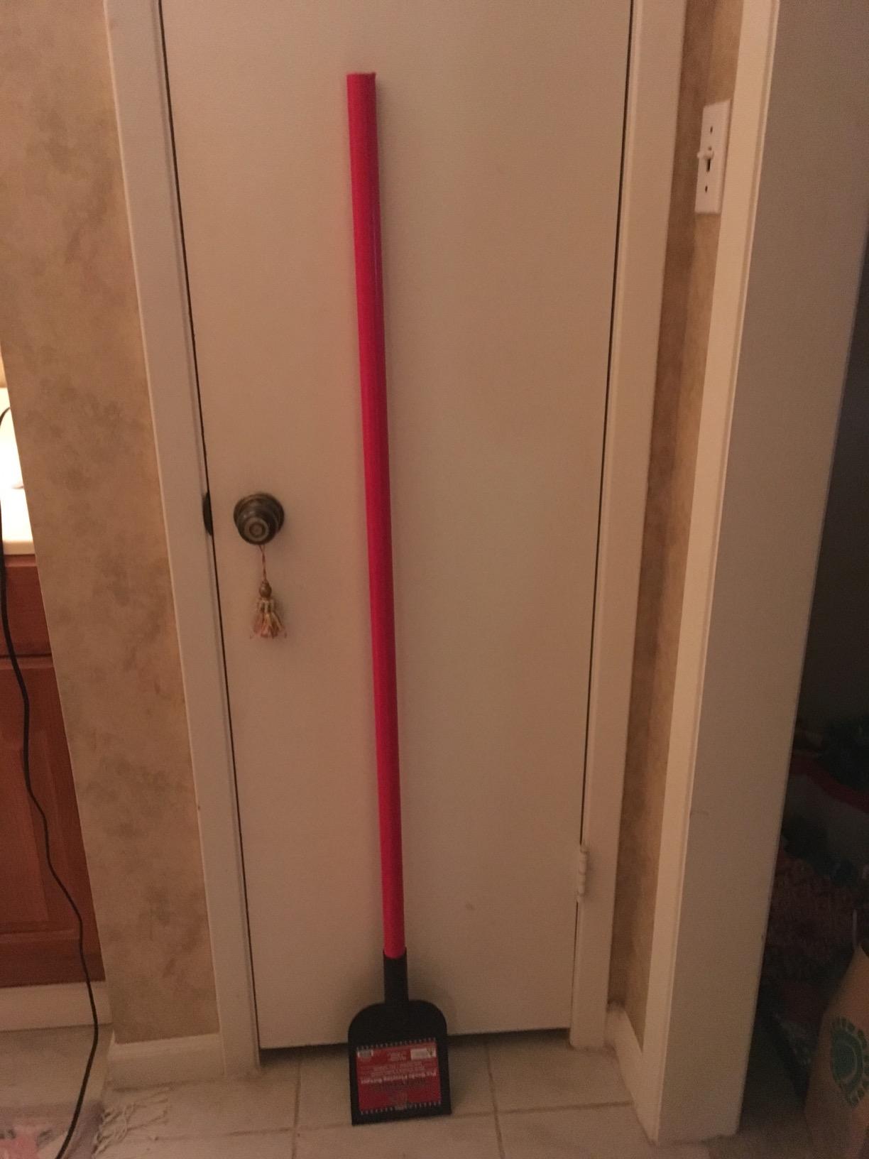 BULLY TOOLS Floor Scraper - Heavy Duty Scraper Tool with Long Fiberglass Handle for Tiles and Carpet Removal Tasks, Flat Shovel Design for Landscaping, Flooring Prep, and Surface Cleanup - 58-Inch customer photo 2