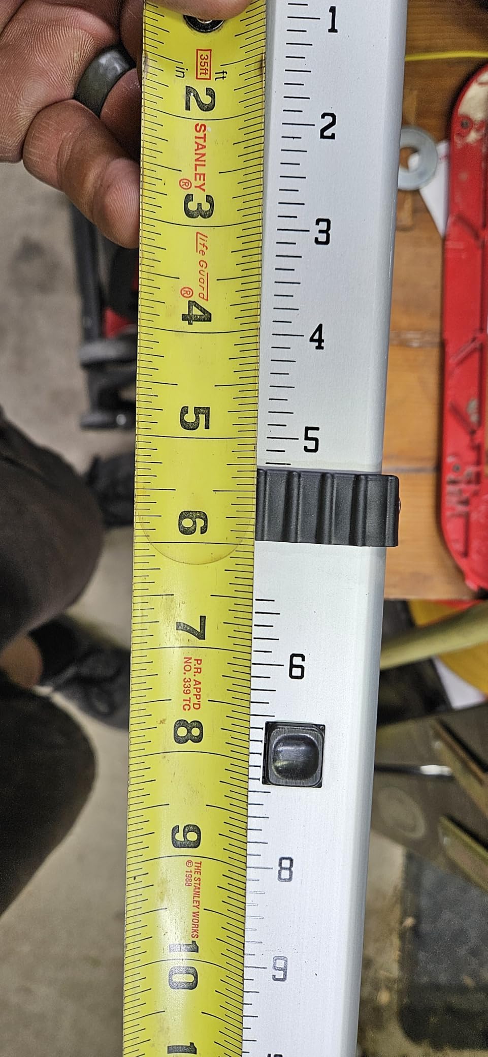 BOSCH CST/berger 06-808C Aluminum 8-Foot Telescoping Rod in Feet, Inches, and Eighths customer photo 1