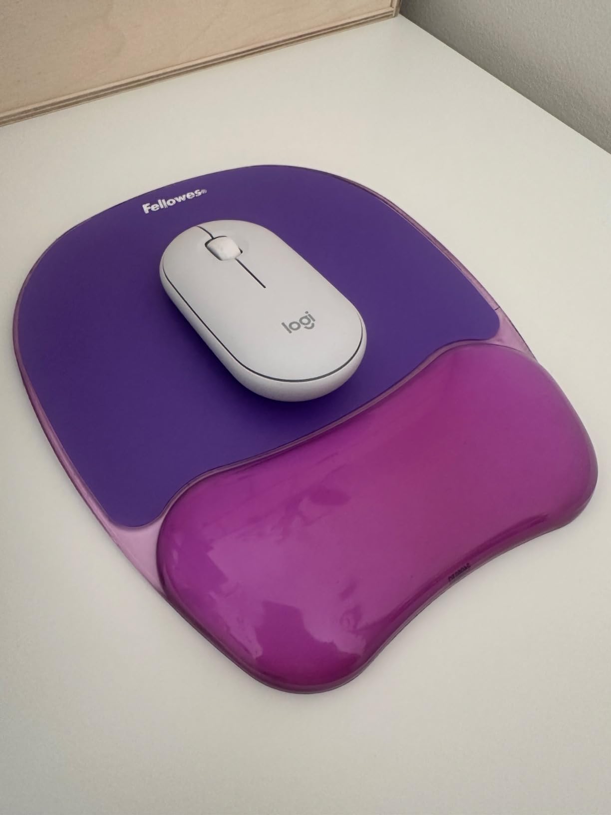 Fellowes Crystals Gel Mouse Pad with Wrist Rest - Purple (91441) customer photo 2