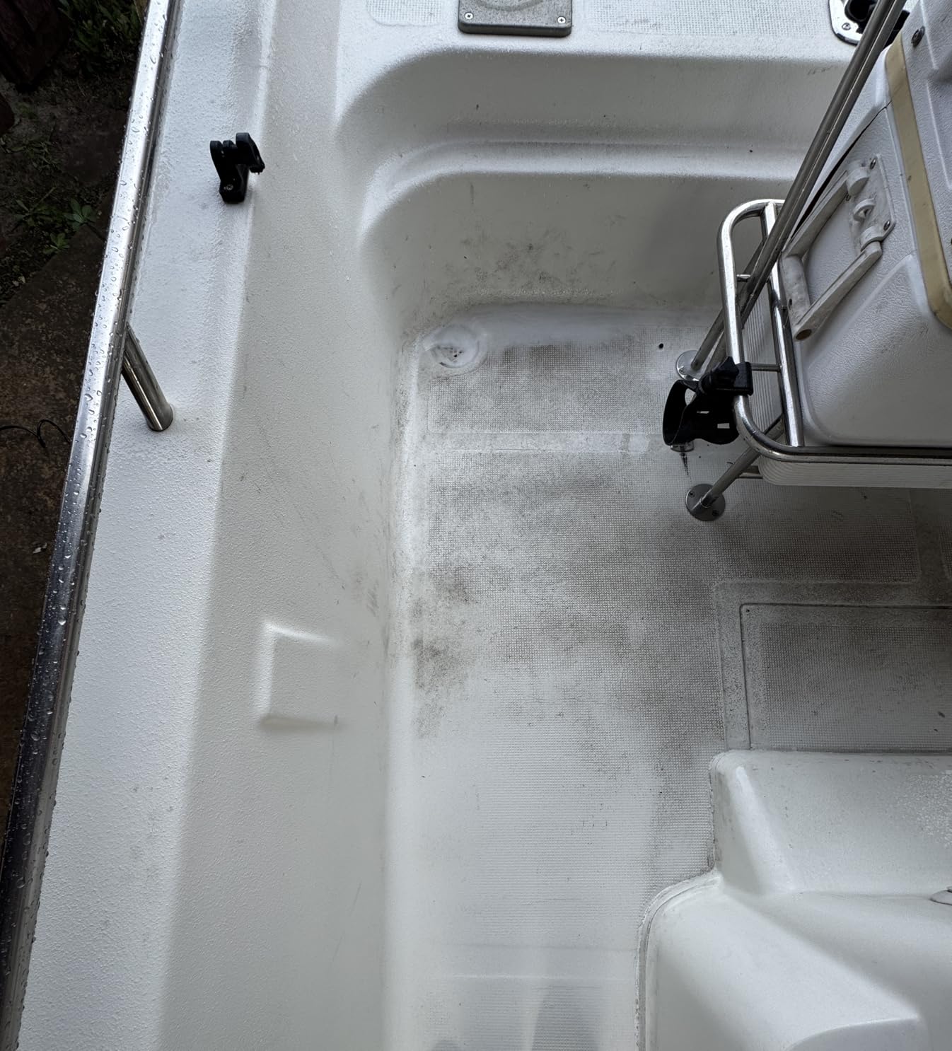 STAR BRITE Non-Skid Deck Cleaner & Protectant Ultimate Boat Deck Wash - Protects Against Future Stains & UV - Ideal for Fiberglass, Vinyl, Plastic, Painted & Metal Surfaces customer photo 2