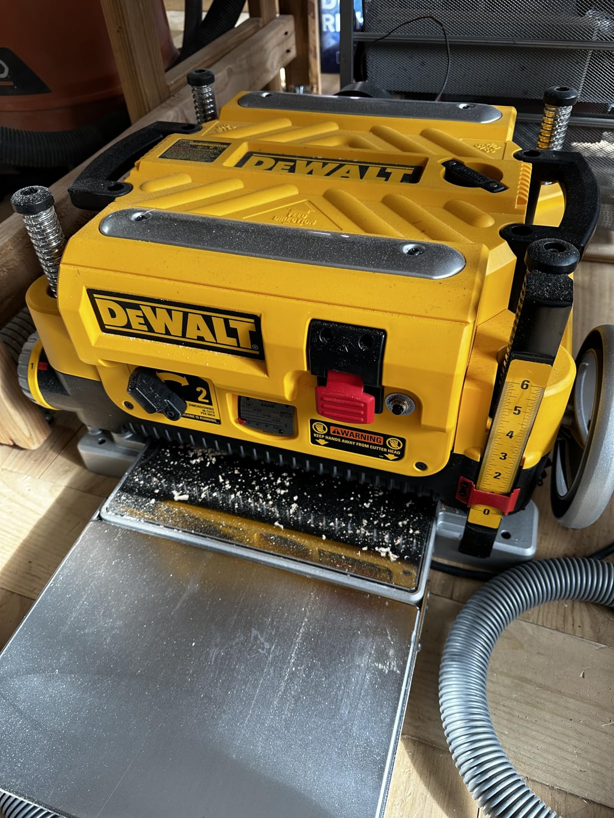 DEWALT Planer, Thickness Planer, 13-Inch, 3 Knife for Larger Cuts, Two Speed 20,000 RPM Motor, Corded (DW735) customer photo 1