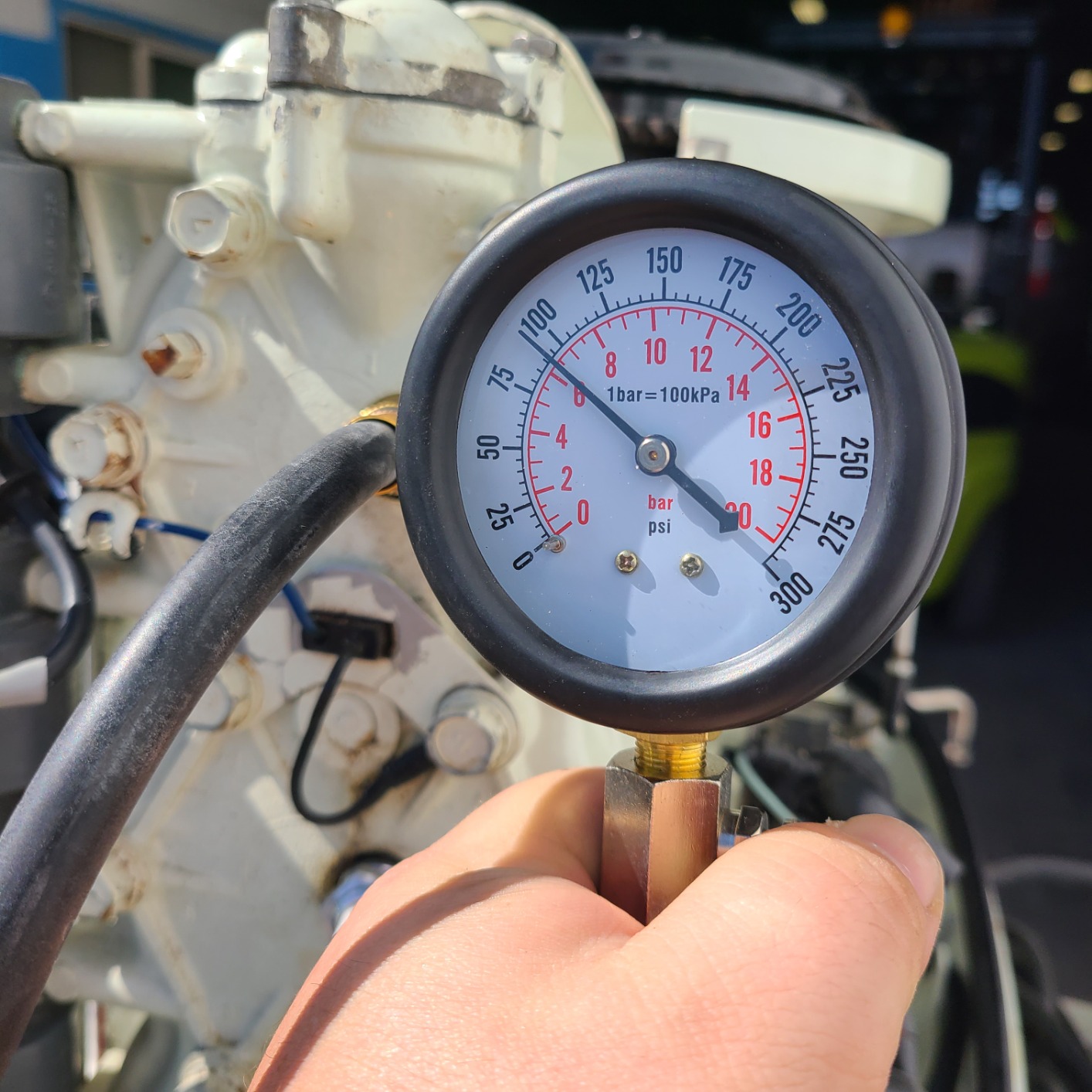 Mityvac MV5530 Engine Compression Test Kit, Manual Pressure Release, 2-3/4 in. Bourdon Tube Gauge, Quick-Disconnect Coupler, Includes Threaded Adapters for Motorcycles, Marine and Small Engines customer photo 1