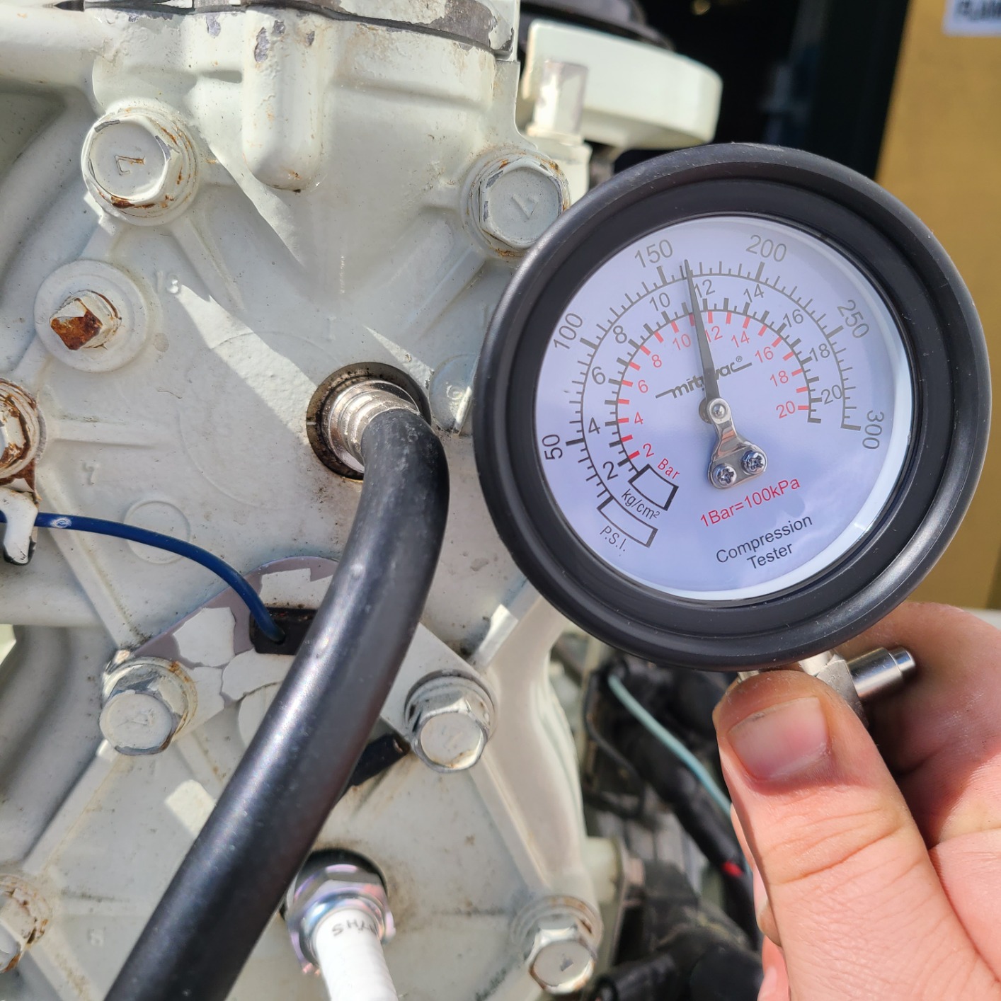 Mityvac MV5530 Engine Compression Test Kit, Manual Pressure Release, 2-3/4 in. Bourdon Tube Gauge, Quick-Disconnect Coupler, Includes Threaded Adapters for Motorcycles, Marine and Small Engines customer photo 2