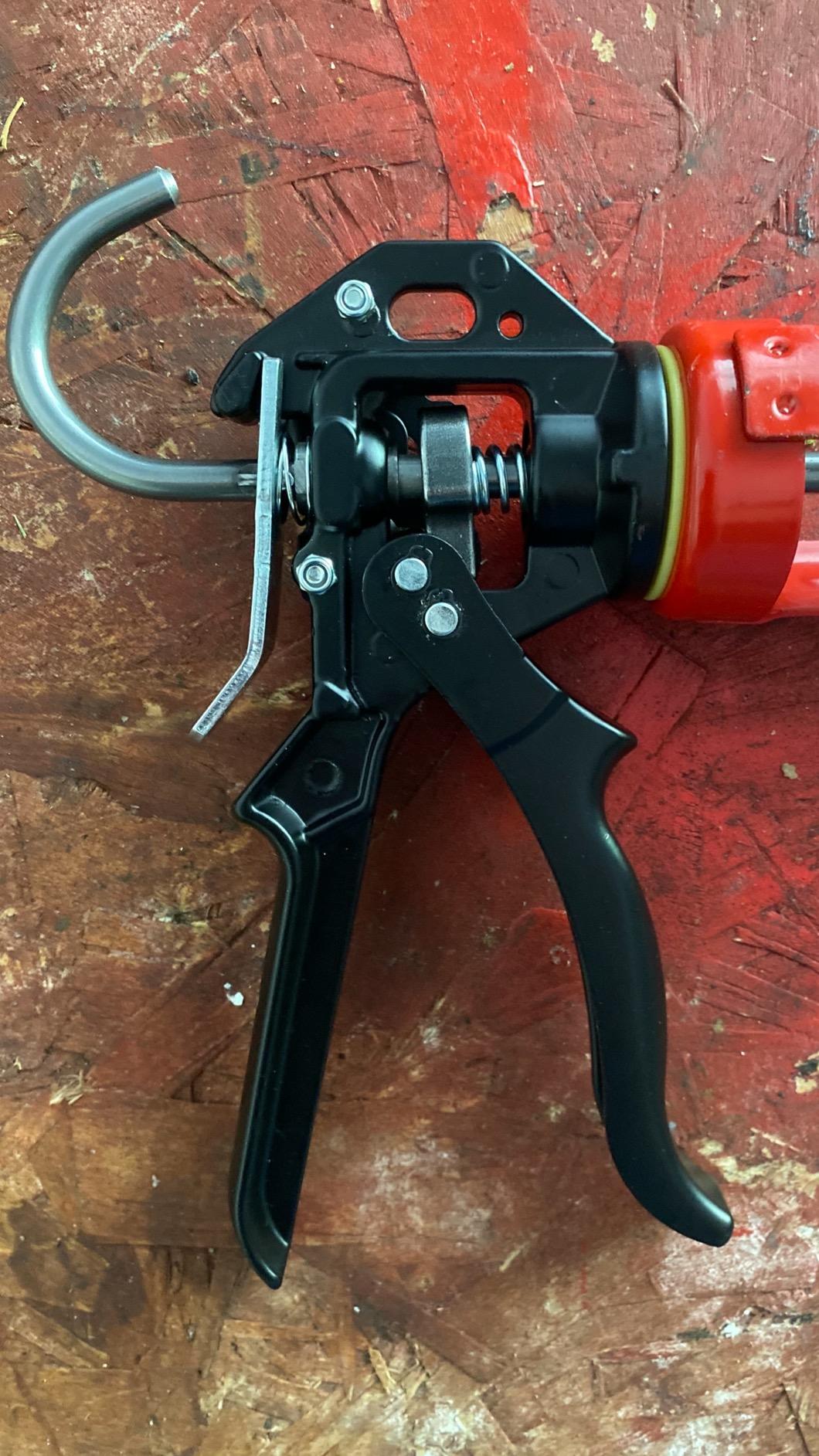 Newborn 250 Super Smooth Rod Revolving Frame Caulking Gun, 18:1 Thrust Ratio customer photo 1