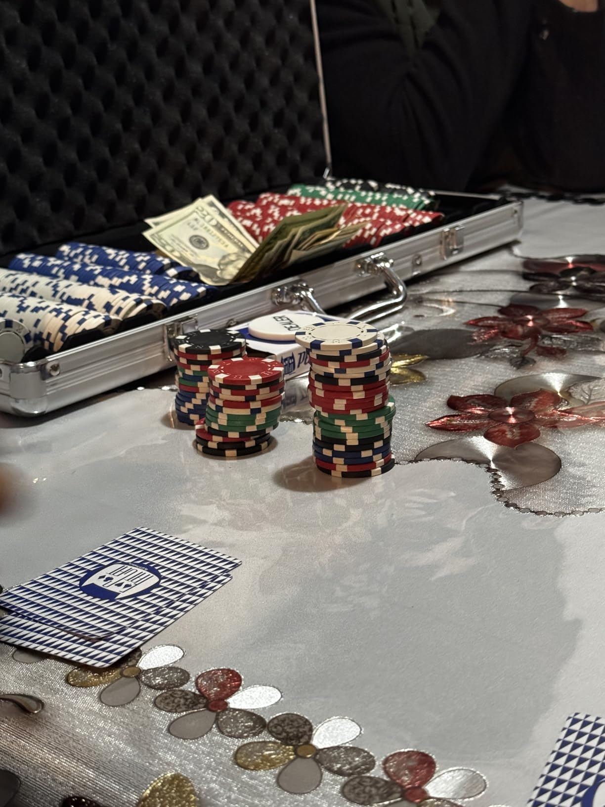 Fat Cat 11.5 Gram Texas Hold 'em Claytec Poker Chip Set with Aluminum Case, 500 Striped Dice Chips customer photo 2