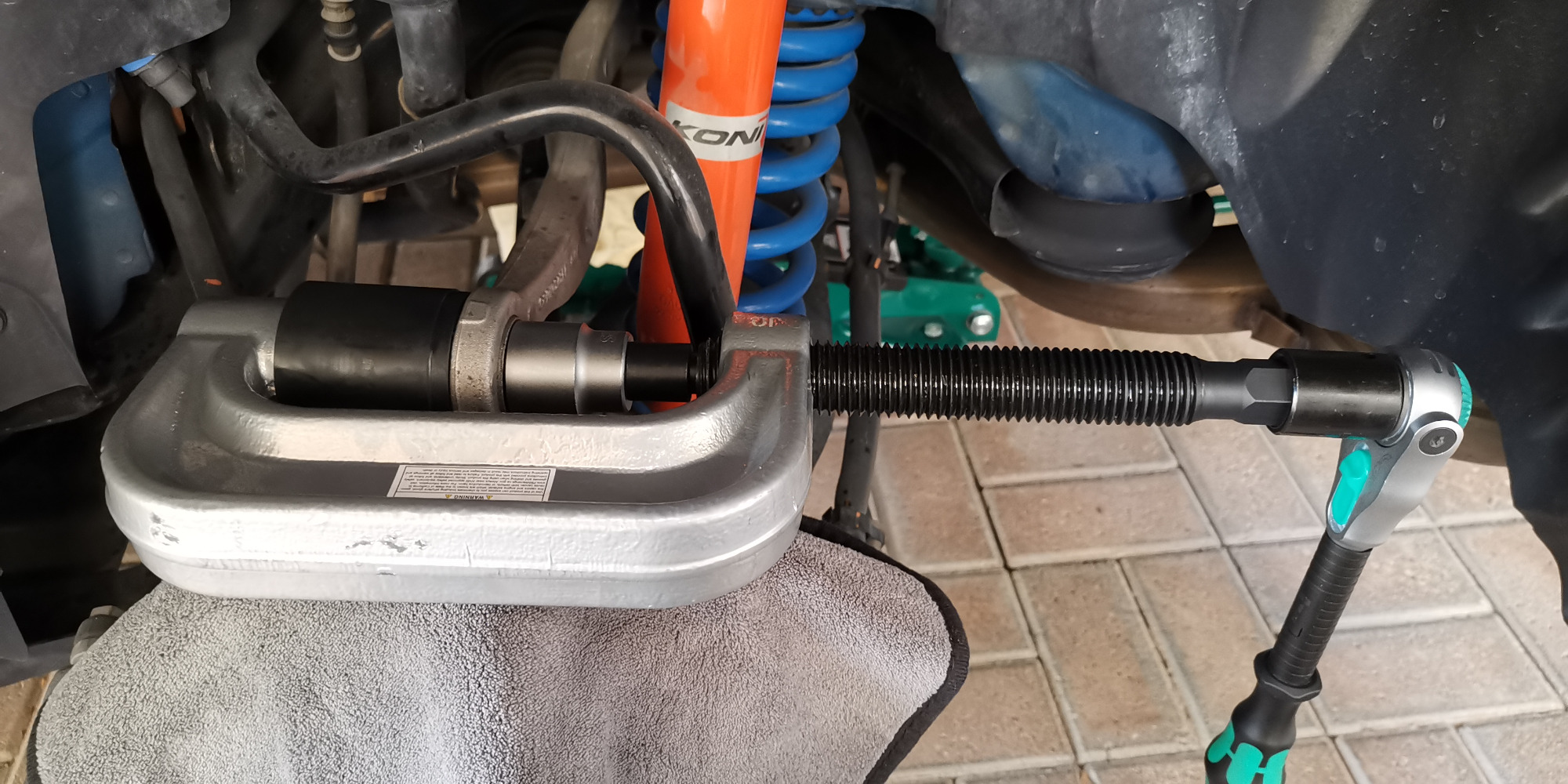 Astro Pneumatic Tool 7865 Ball Joint Service Tool with 4-wheel Drive Adapters customer photo 1