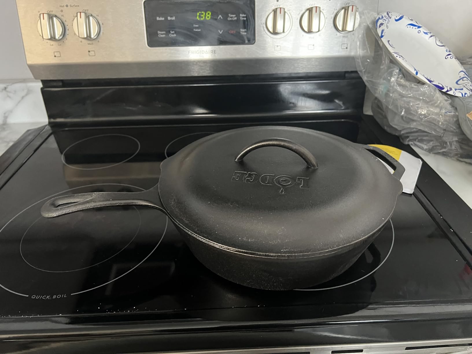 Lodge 5 Quart Pre-Seasoned Cast Iron Deep Skillet with Lid - Signature Teardrop Handle & Assist Handle - Use in the Oven, on the Stove or Grill, or Over a Campfire customer photo 1