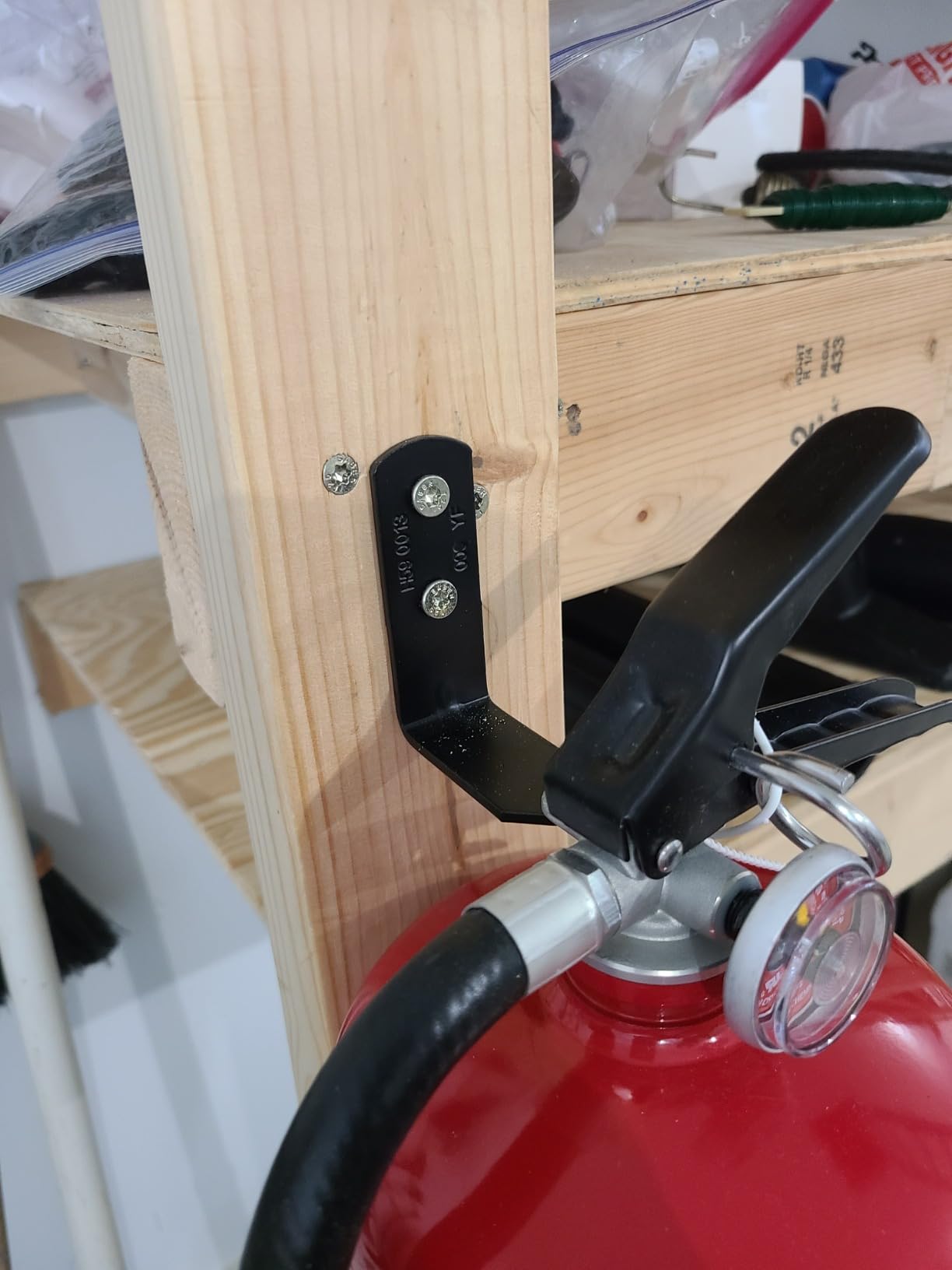 First Alert PRO10 Rechargeable Commercial Fire Extinguisher, UL rated 4-A:60-B:C, Red, 1-Pack customer photo 1