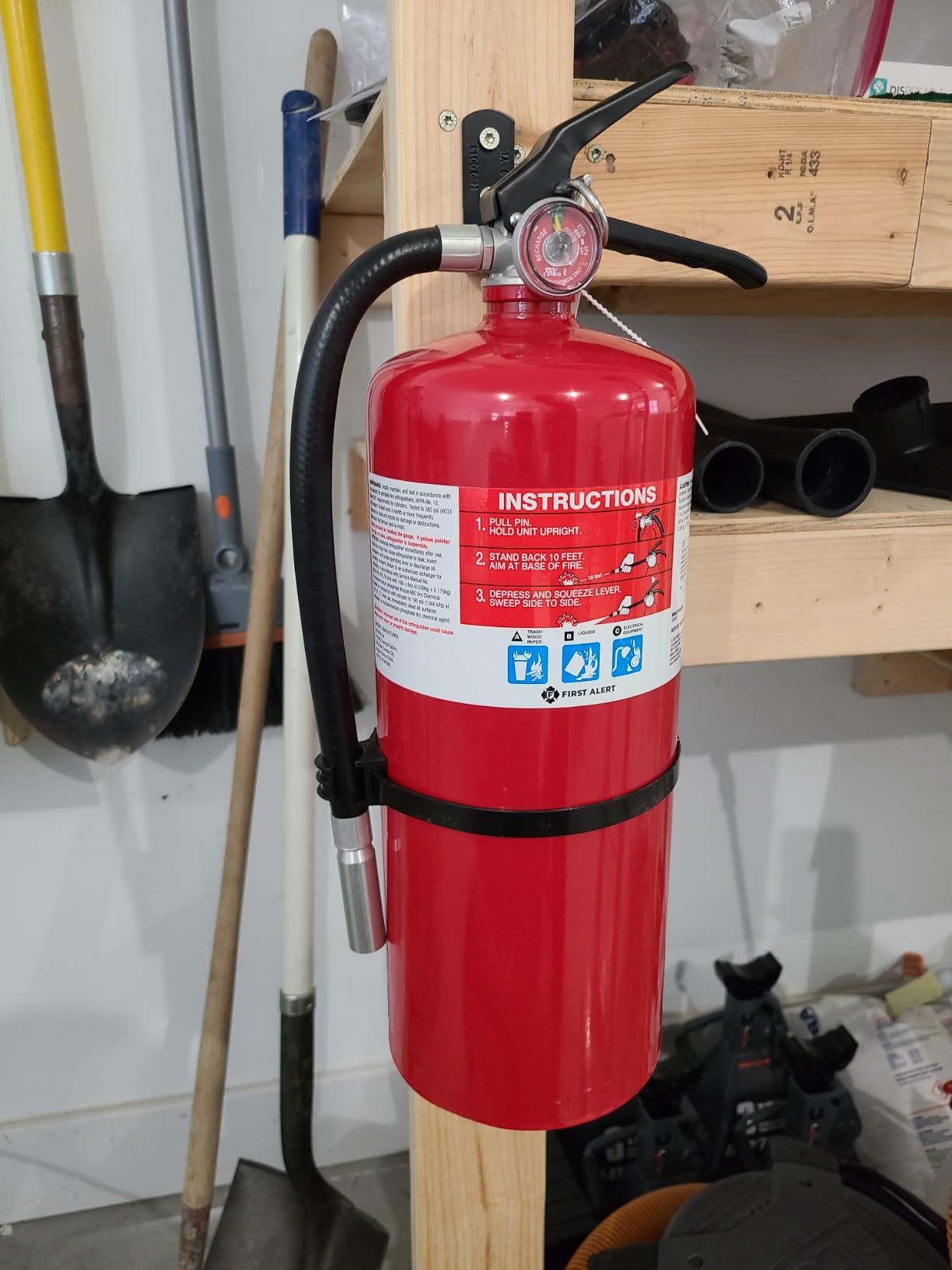 First Alert PRO10 Rechargeable Commercial Fire Extinguisher, UL rated 4-A:60-B:C, Red, 1-Pack customer photo 2