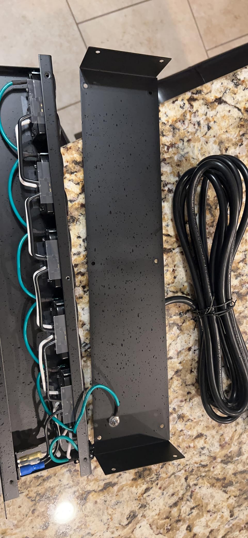 CyberPower CPS1215RM Basic PDU, 100-125V/15A, 10 Outlets, 15ft Power Cord, 1U Rackmount customer photo 1